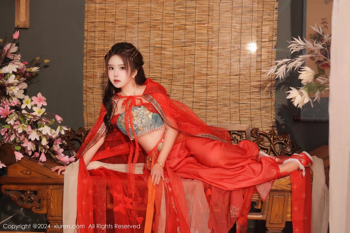 [XiuRen秀人网]No.8146_模特小薯条nienie性感红色古装服饰配白丝袜秀完美身材诱惑写真82PXiuren秀人写真高清美女套图写真下载-看套图看套图