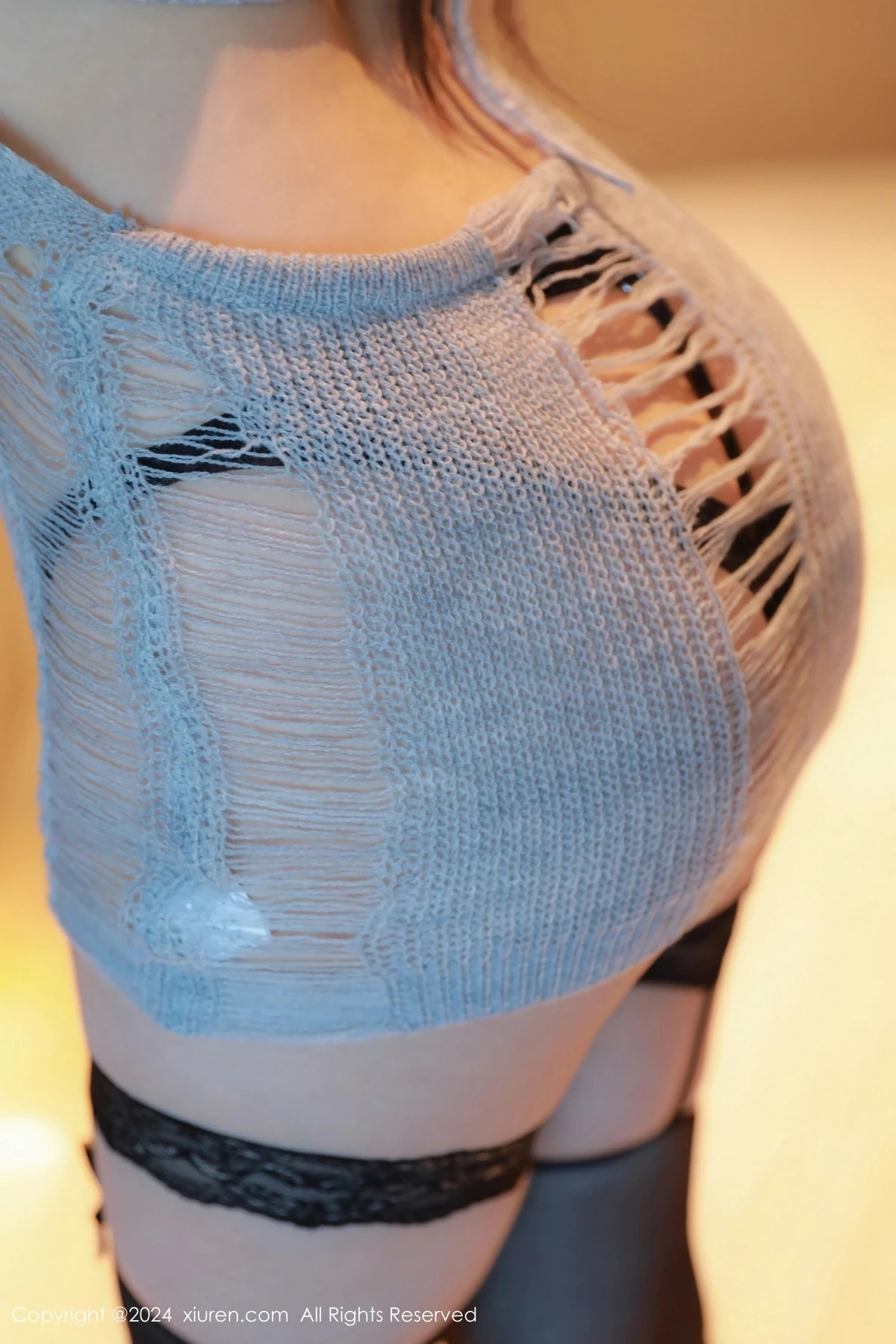 [XiuRen秀人网]No.8149_新人模特林杉杉性感灰色毛衣露黑色内衣配黑丝吊袜迷人诱惑写真82PXiuren秀人写真高清美女套图写真下载-看套图看套图