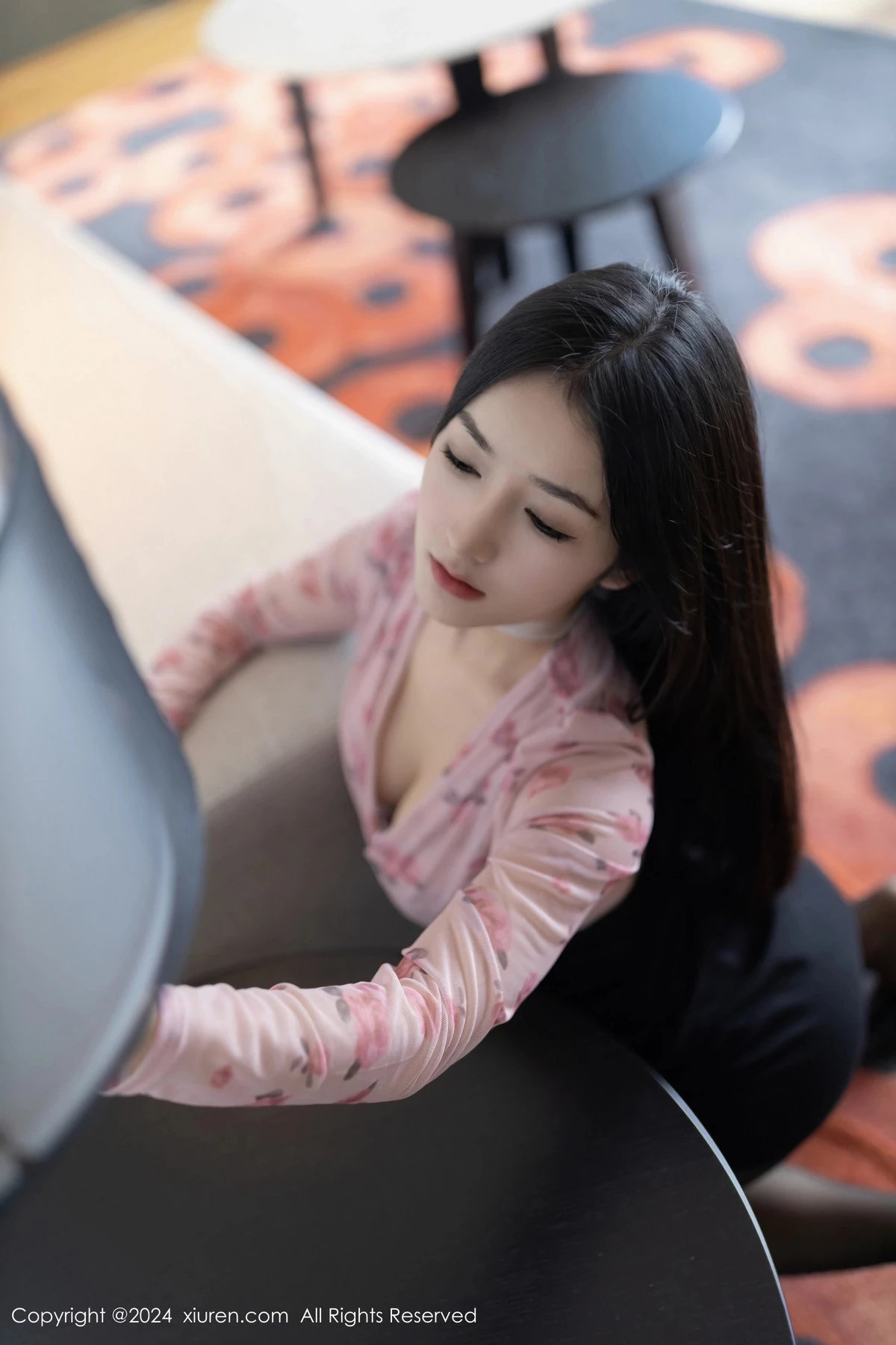 [XiuRen秀人网]No.8187_模特小茶茶tea花色上衣配黑短裙露性感内衣秀丰腴身姿诱惑写真80PXiuren秀人写真高清美女套图写真下载-看套图看套图