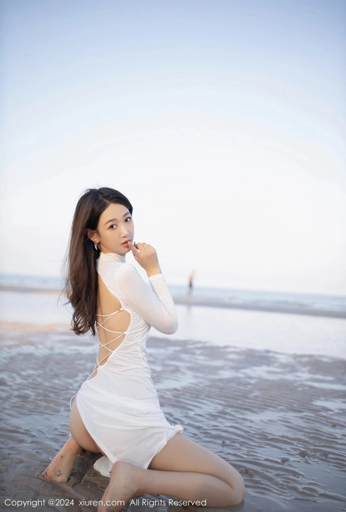 [XiuRen秀人网]No.8110_模特唐安琪沙滩场景性感白色连衣短裙配白丝吊袜完美诱惑写真79PXiuren秀人写真高清美女套图写真下载-看套图看套图