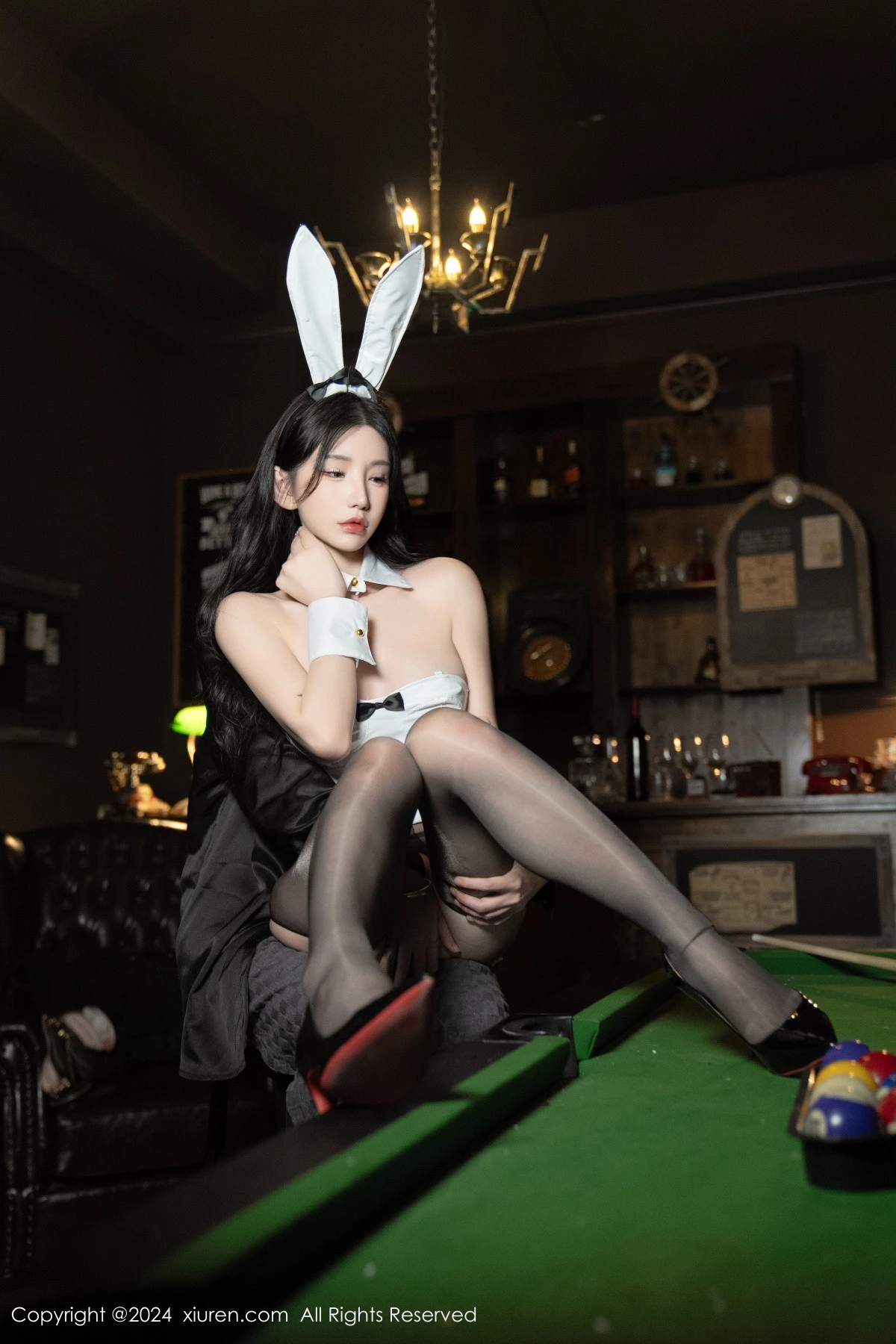 [XiuRen秀人网]No.8318_女神周于希Sally白色皮质高叉连体衣配开档黑丝秀美腿诱惑写真107PXiuren秀人写真高清美女套图写真下载-看套图看套图