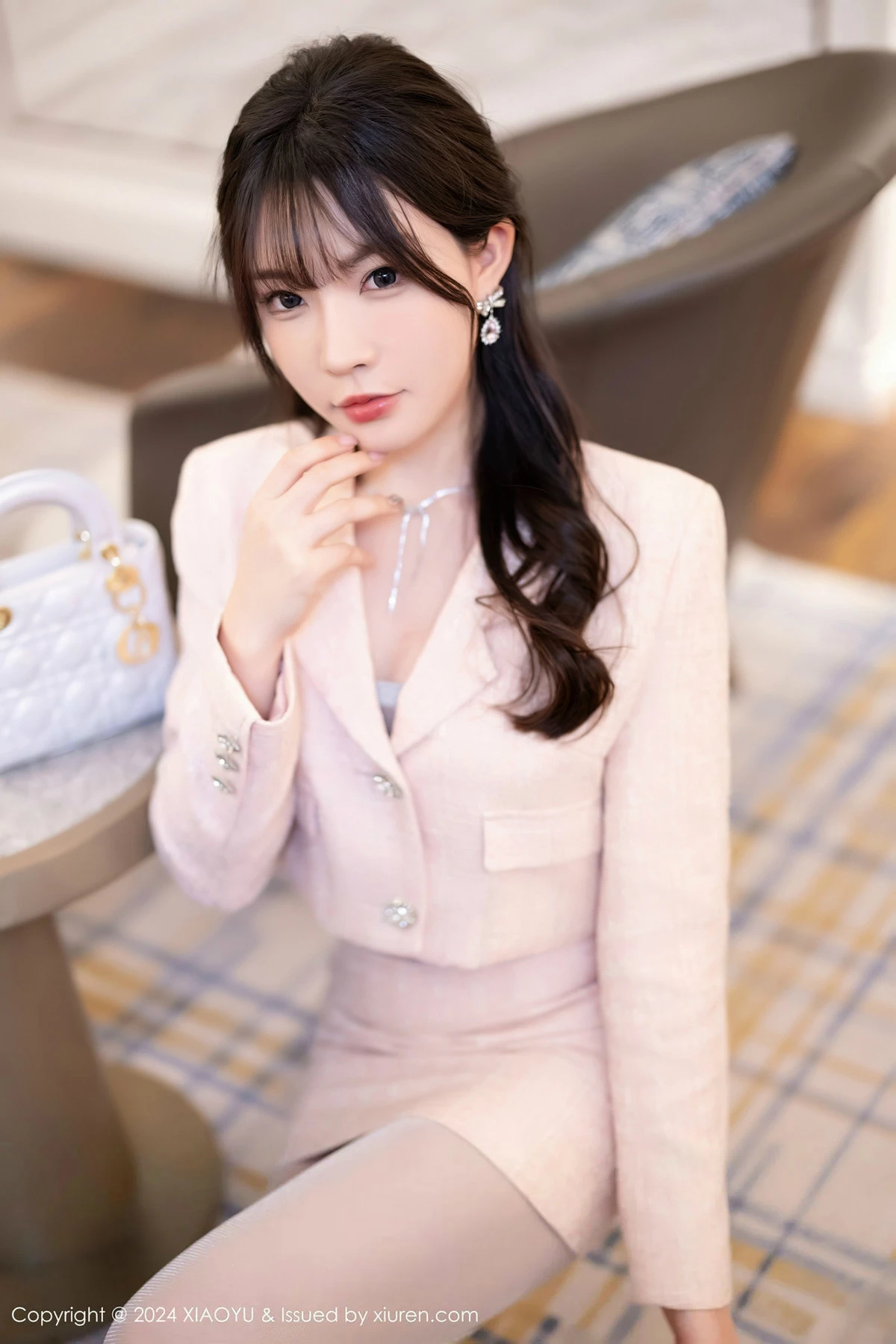 [XiaoYu画语界]Vol.1236_女神徐莉芝Booty性感浅粉连衣短裙露连体灰丝袜秀曼妙身姿写真82PXiuren秀人写真高清美女套图写真下载-看套图看套图