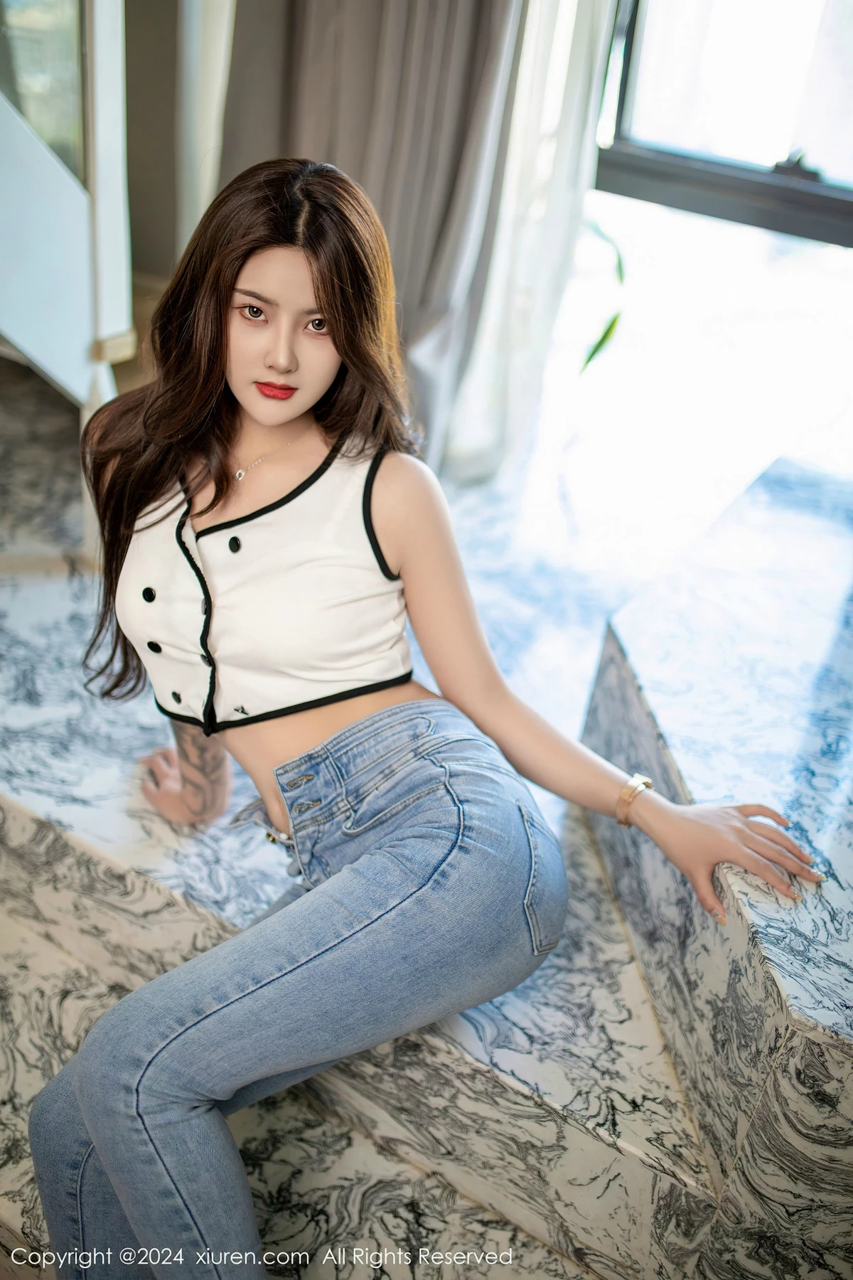 [XiuRen秀人网]No.8410_模特仙女爱自由性感粉色睡裙+简约牛仔裤秀曼妙身姿诱惑写真50PXiuren秀人写真高清美女套图写真下载-看套图看套图