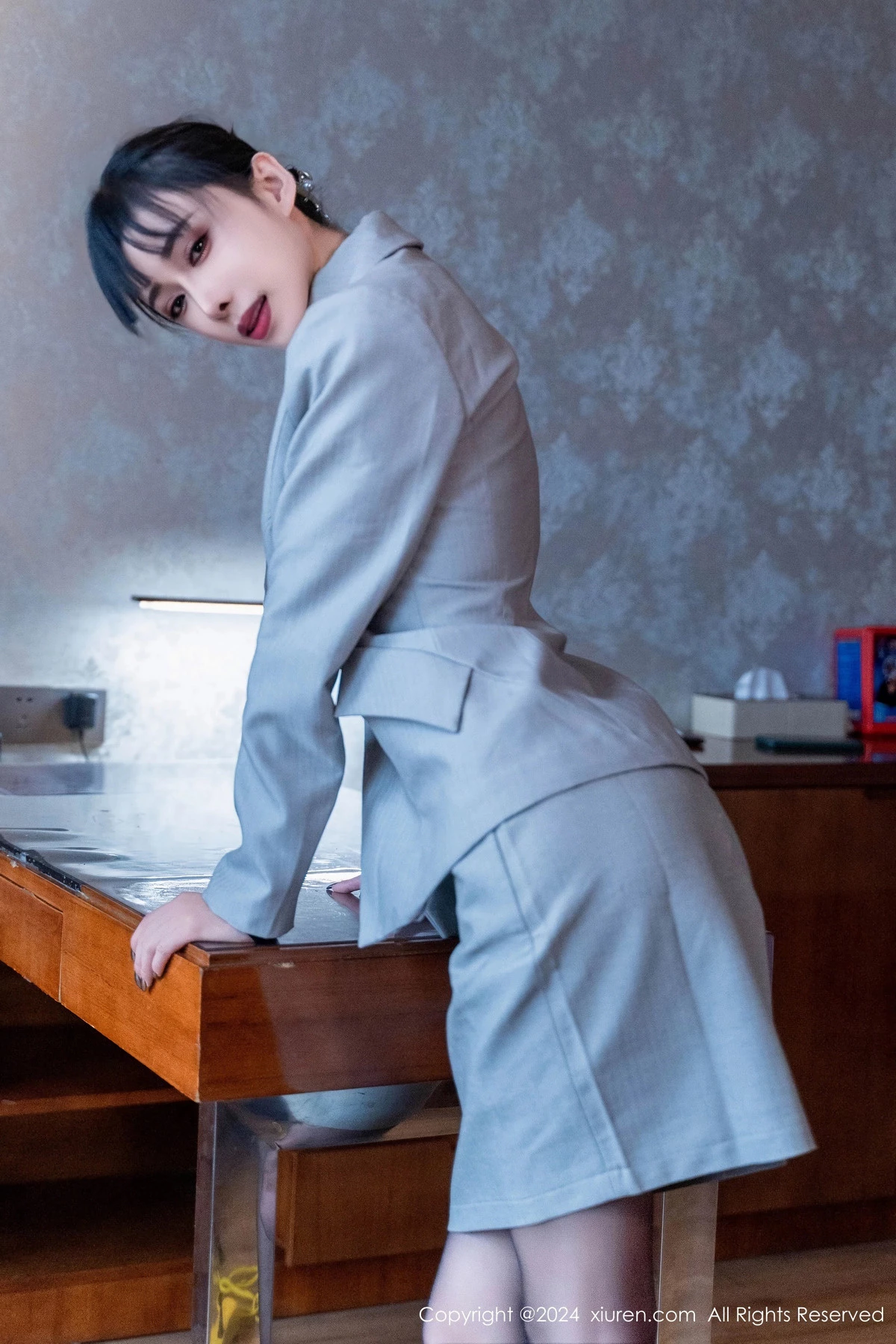 [XiuRen秀人网]No.8290_模特宝宝甜办公室OL制服露黑色缕空连体衣配超薄黑丝诱惑写真69PXiuren秀人写真高清美女套图写真下载-看套图看套图