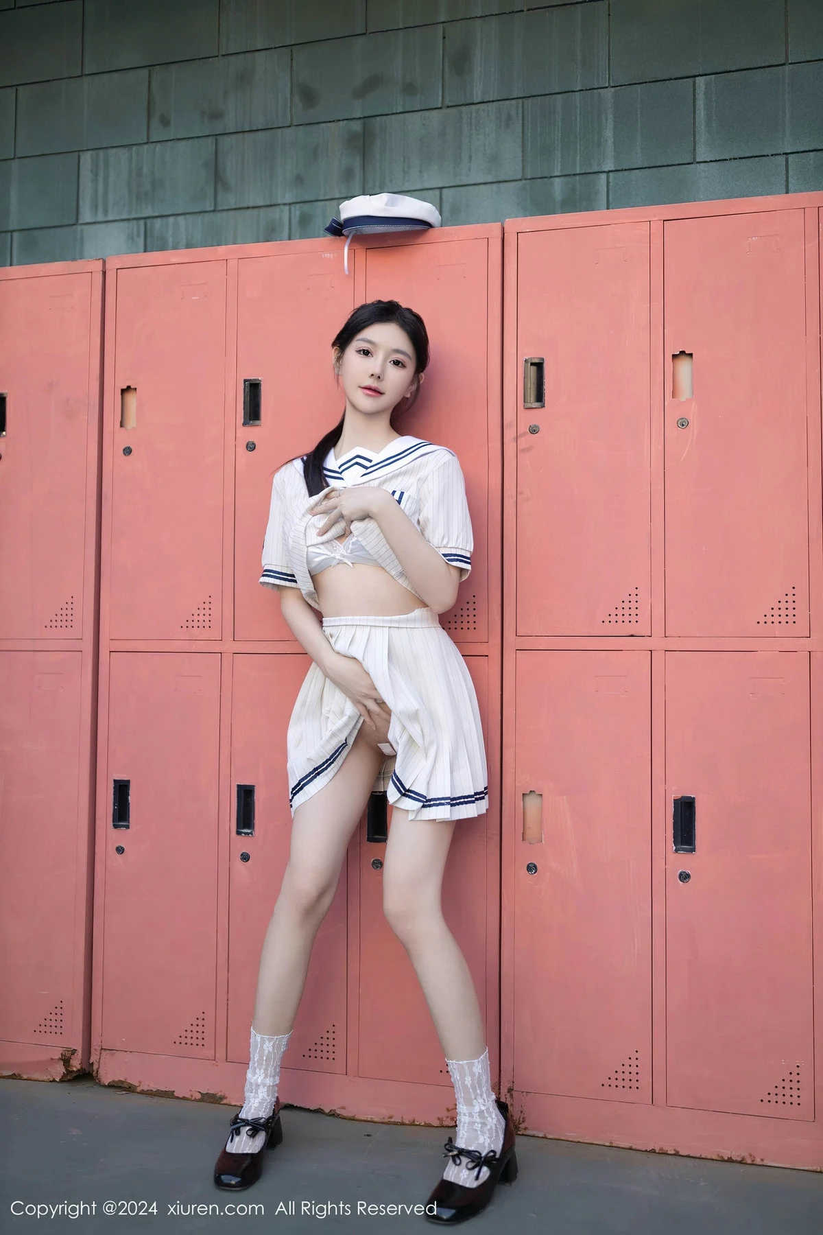[XiuRen秀人网]No.8280_模特幼幼性感白色学生短裙制服露白色内衣秀完美身材诱惑写真80PXiuren秀人写真高清美女套图写真下载-看套图看套图