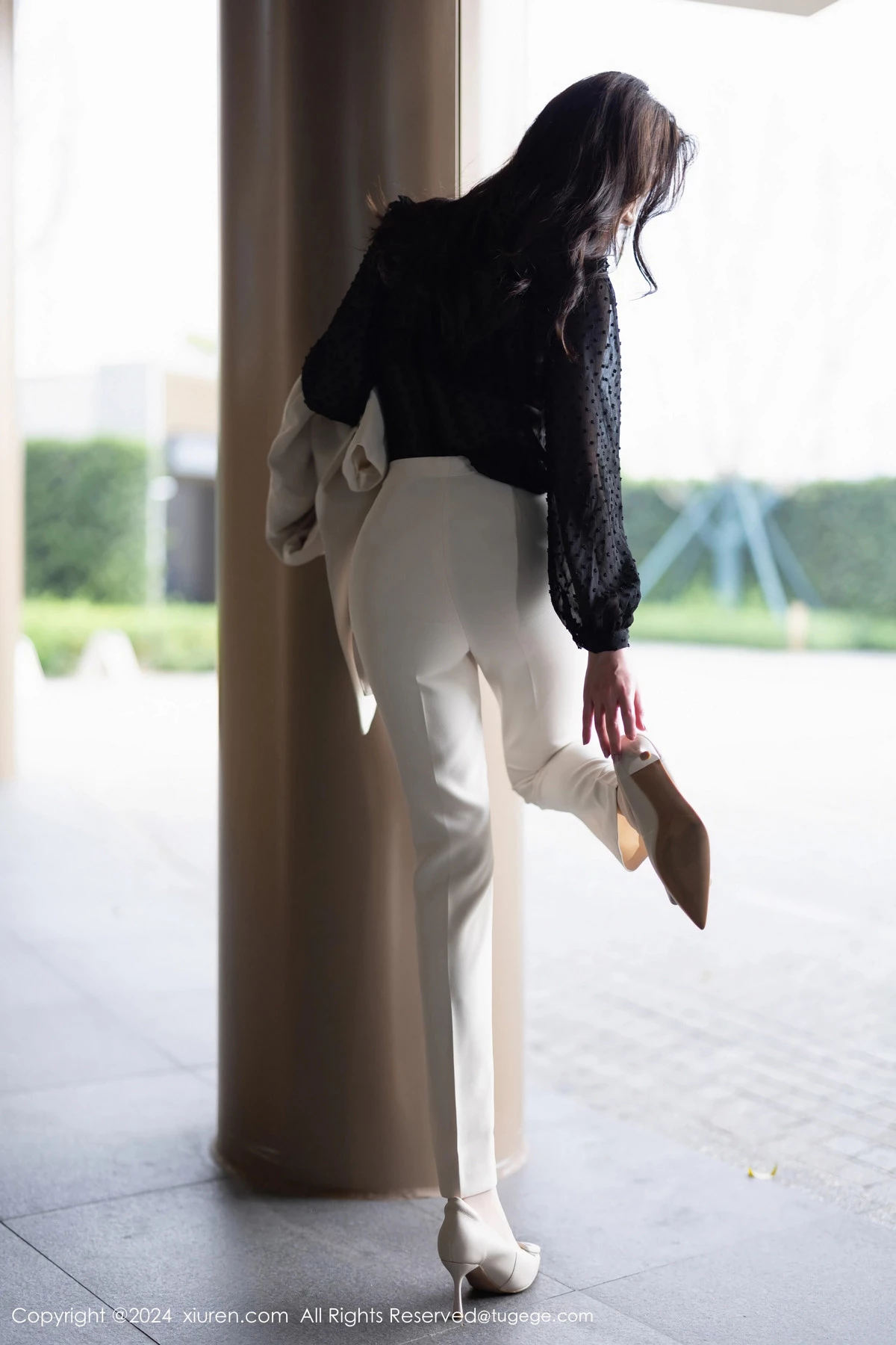 [XiuRen秀人网]No.8354_模特梦心玥性感白色套装露黑色轻透内衣配超薄肉丝迷人诱惑写真90PXiuren秀人写真高清美女套图写真下载-看套图看套图
