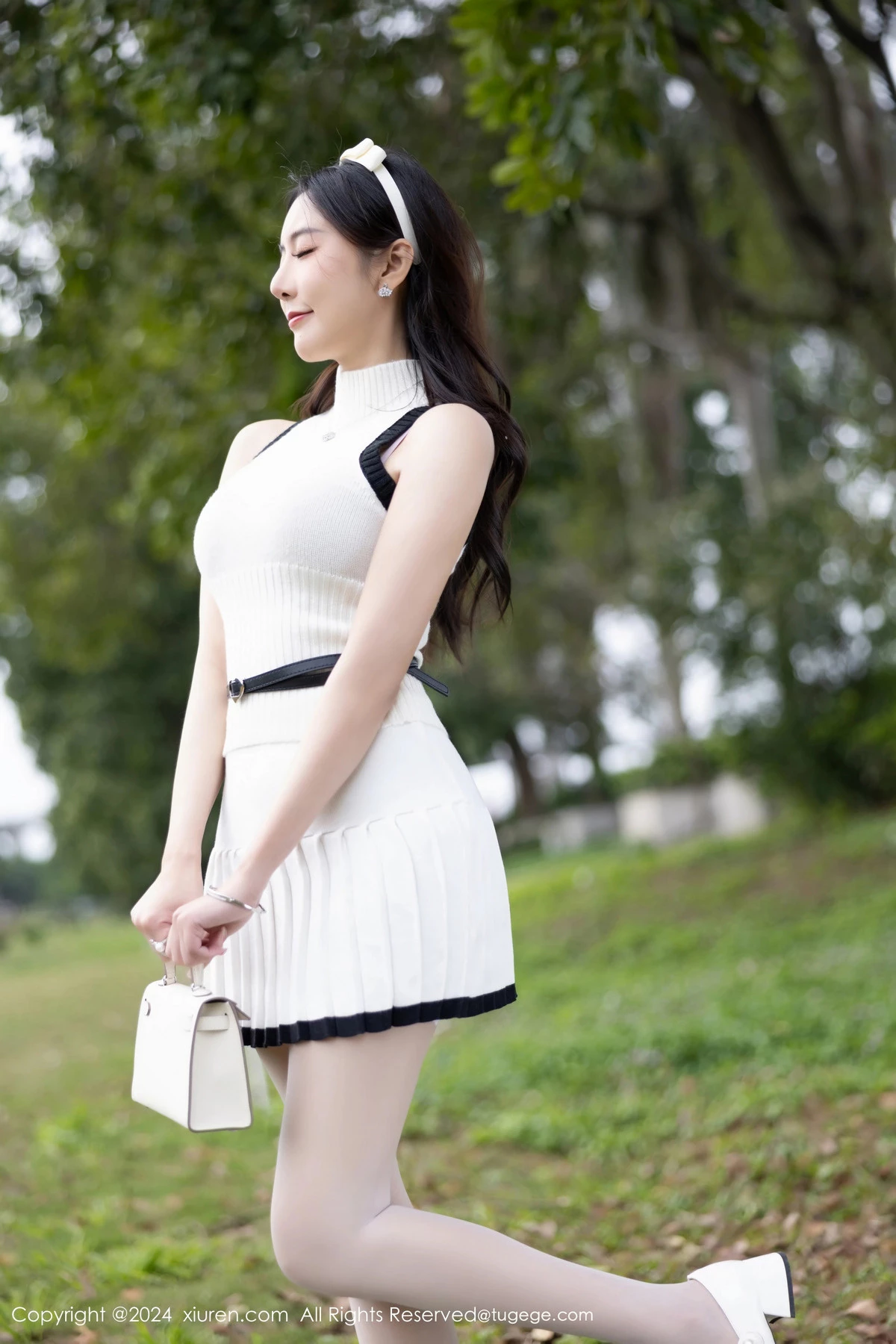 [XiuRen秀人网]No.8334_女神王馨瑶yanni白色连衣短裙露粉色内衣配白丝袜完美诱惑写真80PXiuren秀人写真高清美女套图写真下载-看套图看套图