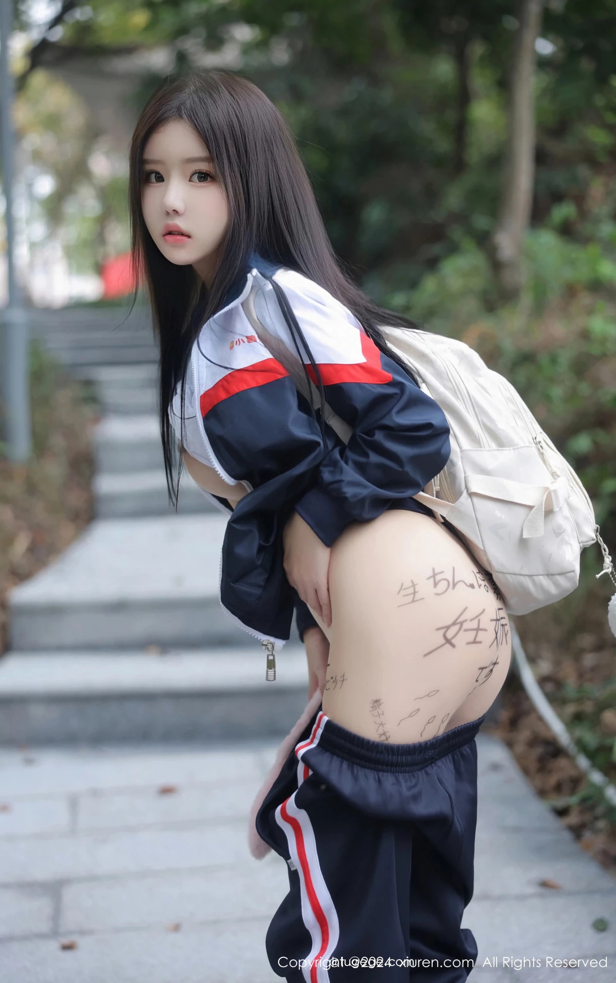 [XiuRen秀人网]No.8335_模特小薯条nienie户外性感学生运动装露超薄肉丝撩人诱惑写真88PXiuren秀人写真高清美女套图写真下载-看套图看套图