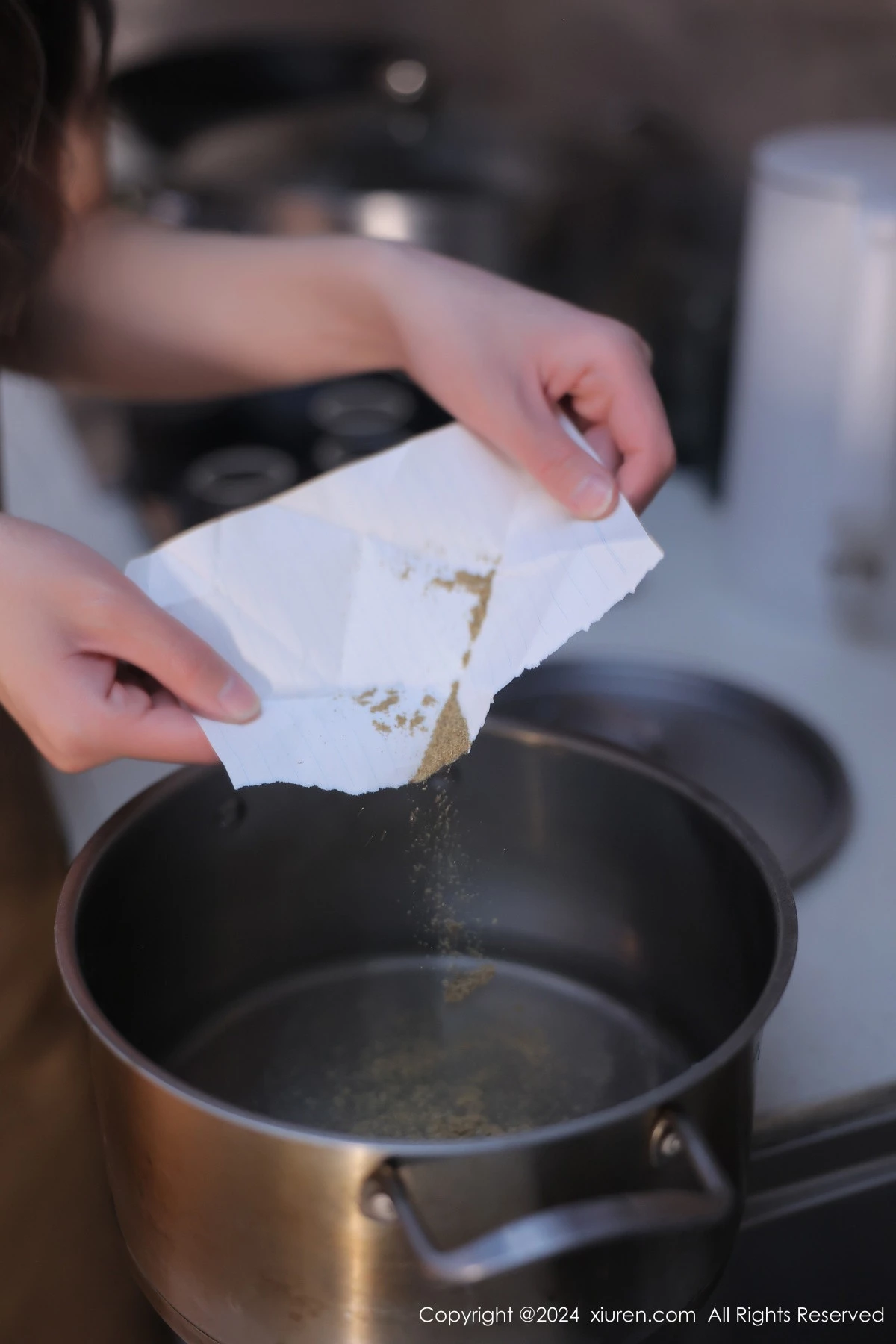 [XiuRen秀人网]No.8388_模特桃妖夭性感咖啡色围裙配超薄无内肉丝秀惹火身材诱惑写真94PXiuren秀人写真高清美女套图写真下载-看套图看套图