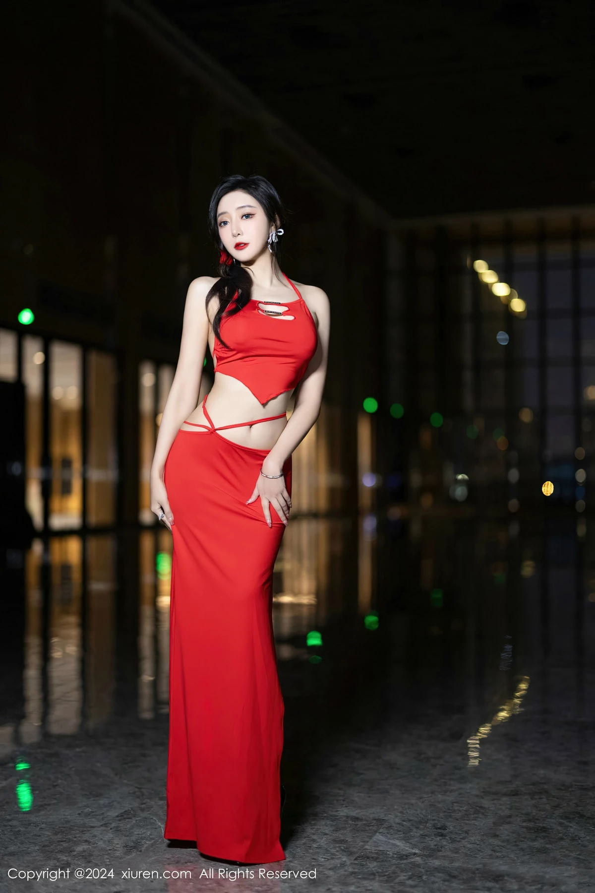 [XiuRen秀人网]No.8378_女神王馨瑶yanni红色连衣裙+杏色轻透连衣裙秀完美身材诱惑写真80PXiuren秀人写真高清美女套图写真下载-看套图看套图