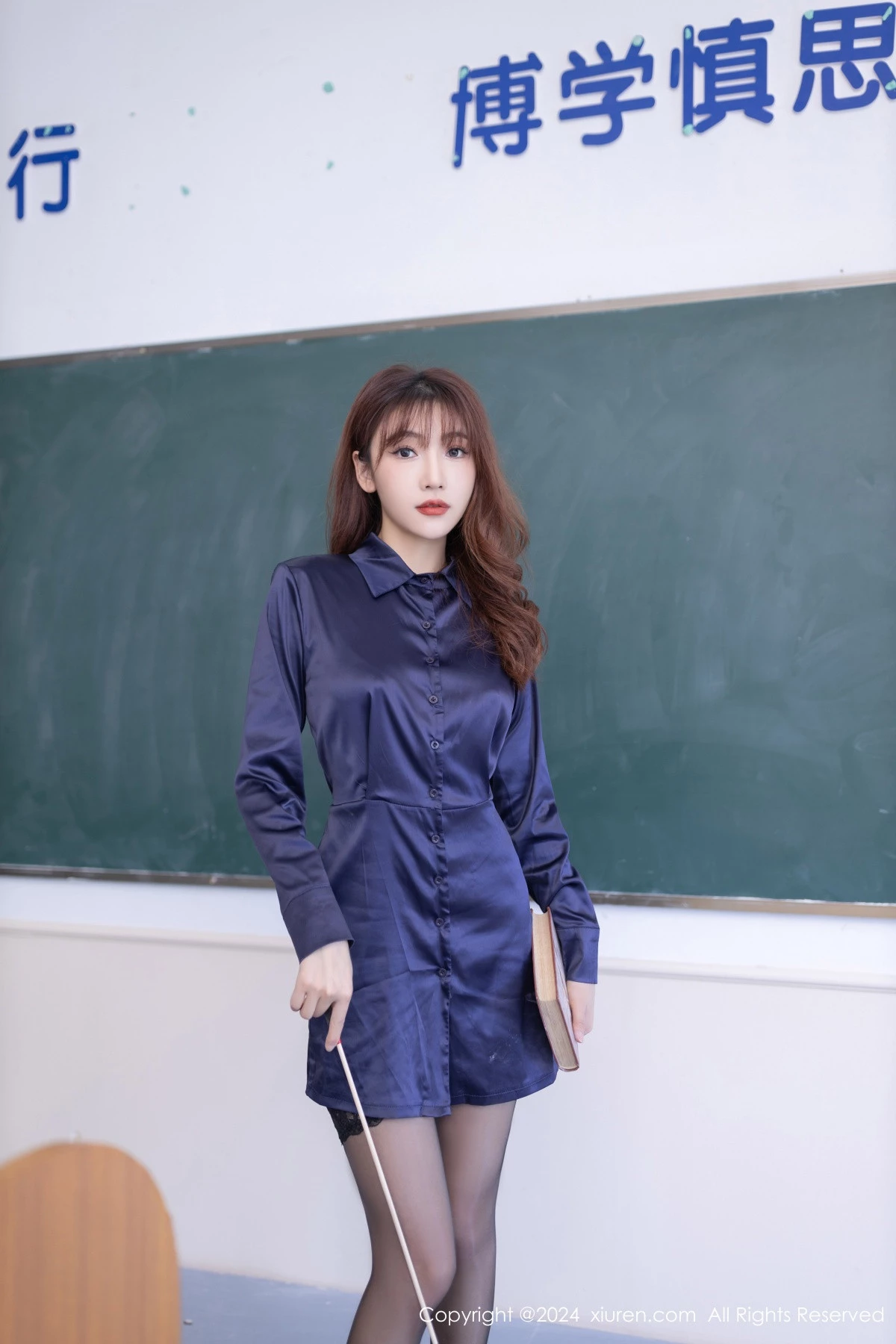 [XiuRen秀人网]No.8309_模特陆萱萱性感深蓝色连衣短裙露豹纹内衣秀柔美身姿诱惑写真80PXiuren秀人写真高清美女套图写真下载-看套图看套图