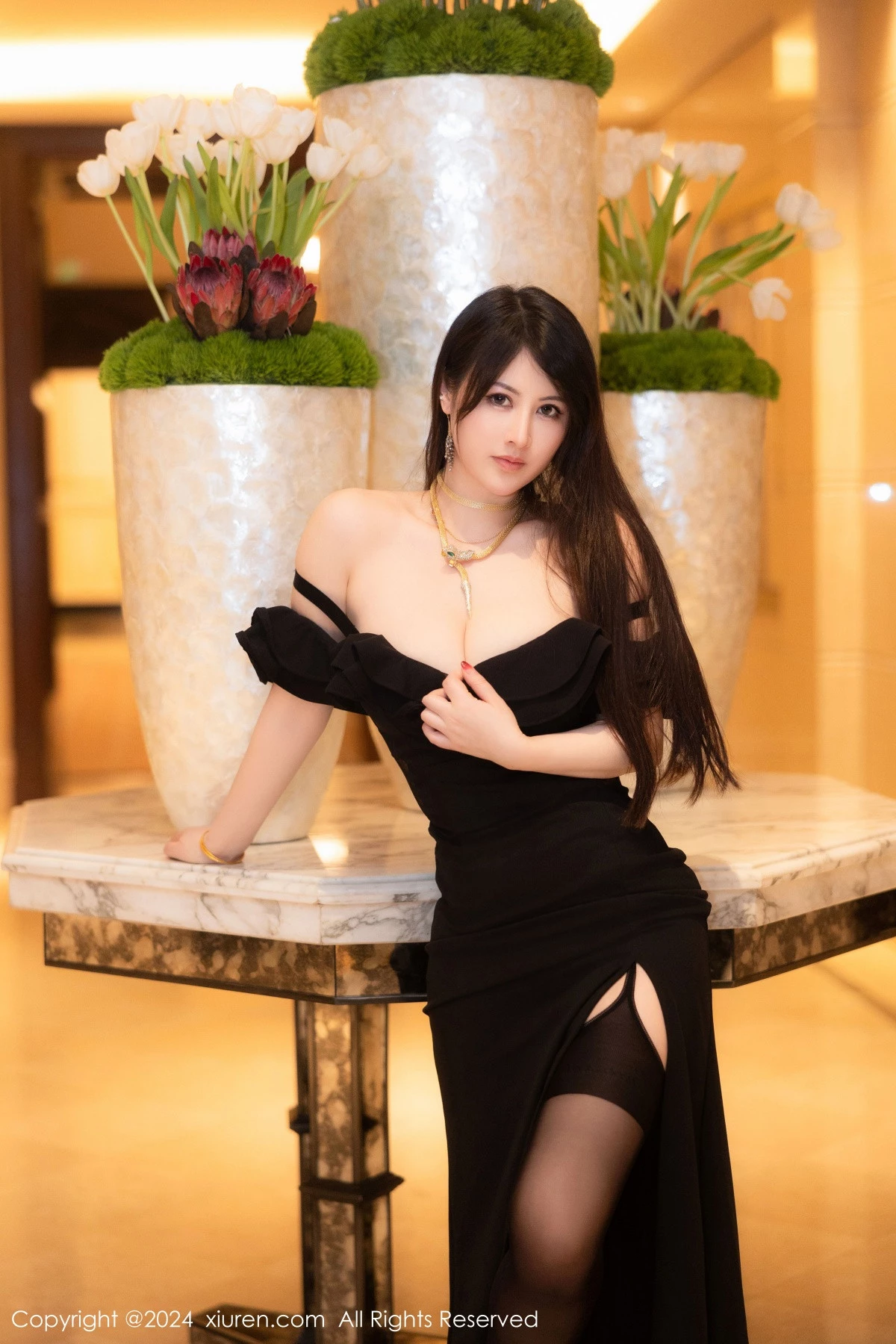 [XiuRen秀人网]No.8397_模特诗诗kiki性感黑色皮质连体内衣配黑丝吊袜秀丰腴身材诱惑写真81PXiuren秀人写真高清美女套图写真下载-看套图看套图