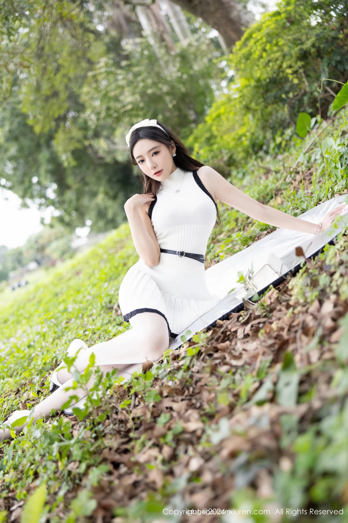 [XiuRen秀人网]No.8334_女神王馨瑶yanni白色连衣短裙露粉色内衣配白丝袜完美诱惑写真80PXiuren秀人写真高清美女套图写真下载-看套图看套图