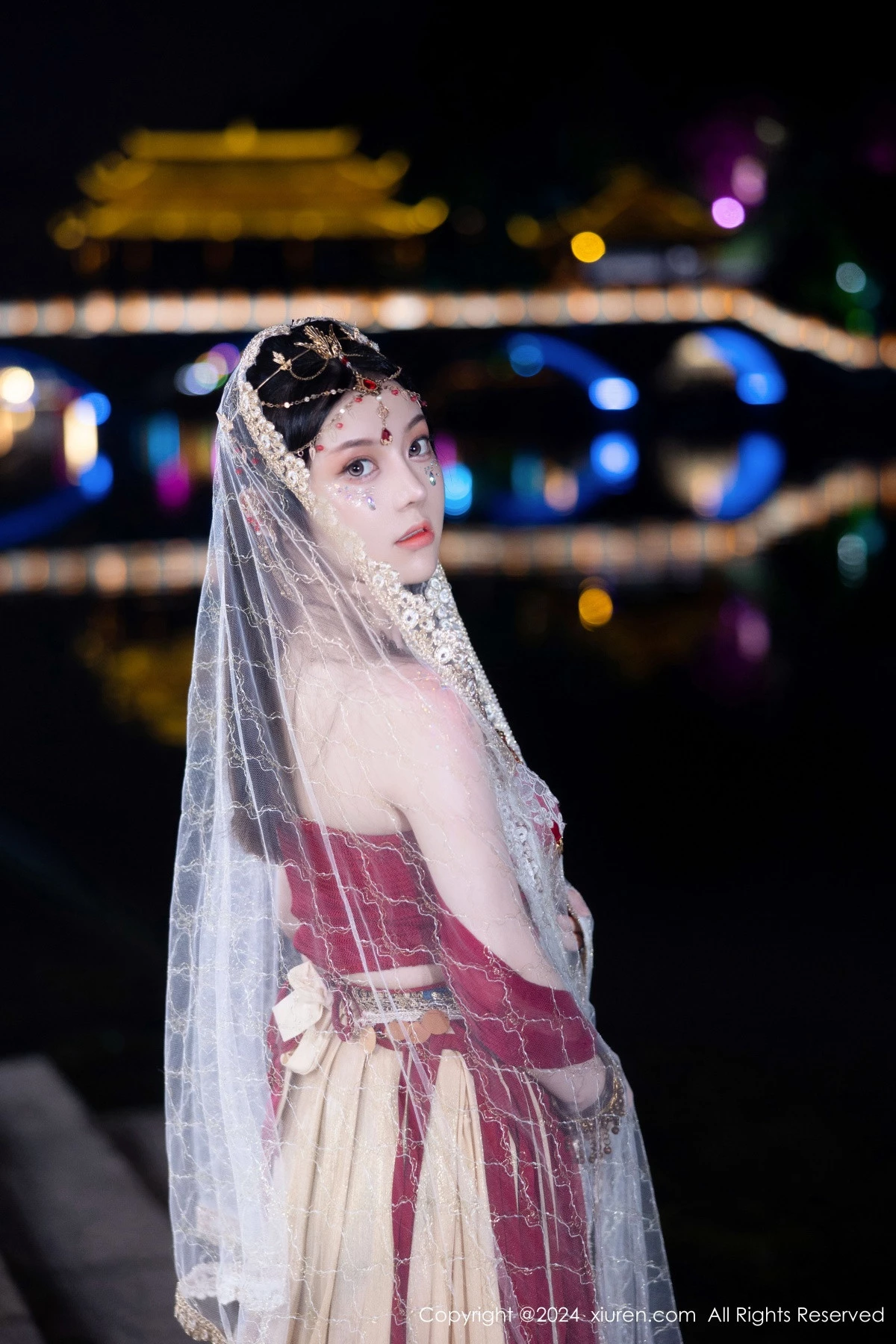 [XiuRen秀人网]No.8349_模特豆瓣酱性感红色薄纱西域服饰半脱秀丰腴身材撩人诱惑写真82PXiuren秀人写真高清美女套图写真下载-看套图看套图