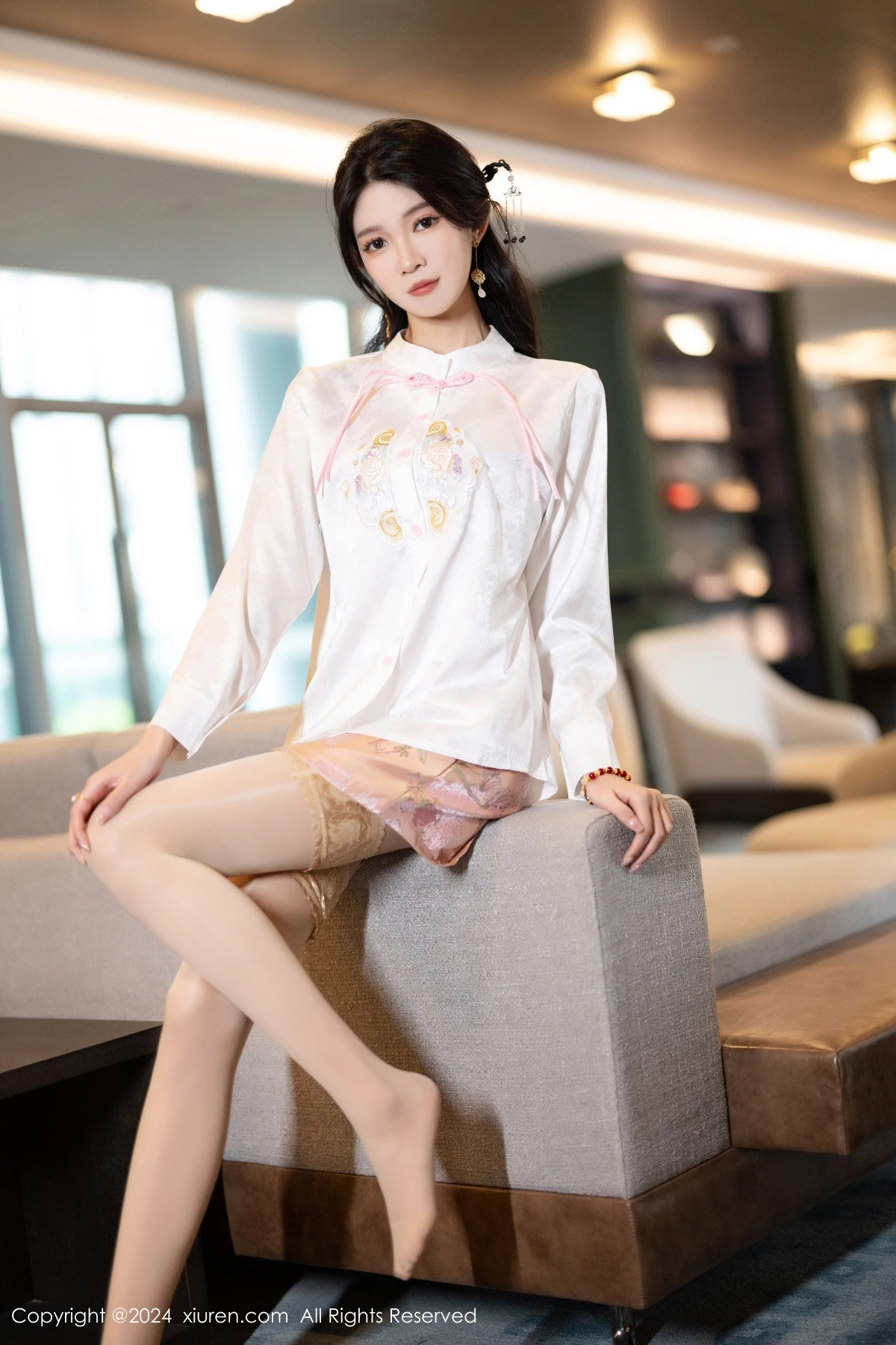 [XiuRen秀人网]No.8347_模特程程程私房性感紫色内衣配诱人丝袜秀曼妙身姿迷人诱惑写真85PXiuren秀人写真高清美女套图写真下载-看套图看套图