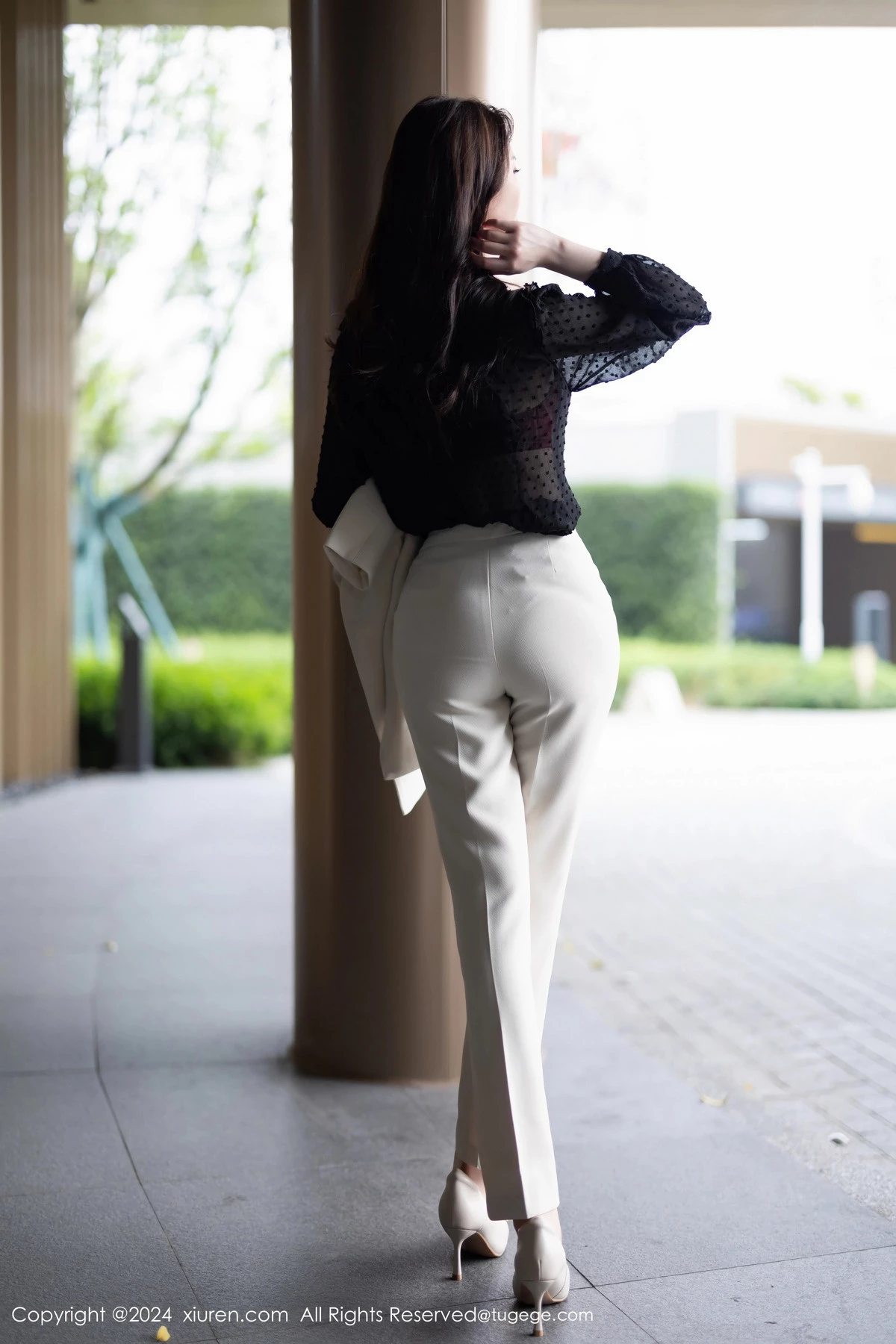[XiuRen秀人网]No.8354_模特梦心玥性感白色套装露黑色轻透内衣配超薄肉丝迷人诱惑写真90PXiuren秀人写真高清美女套图写真下载-看套图看套图