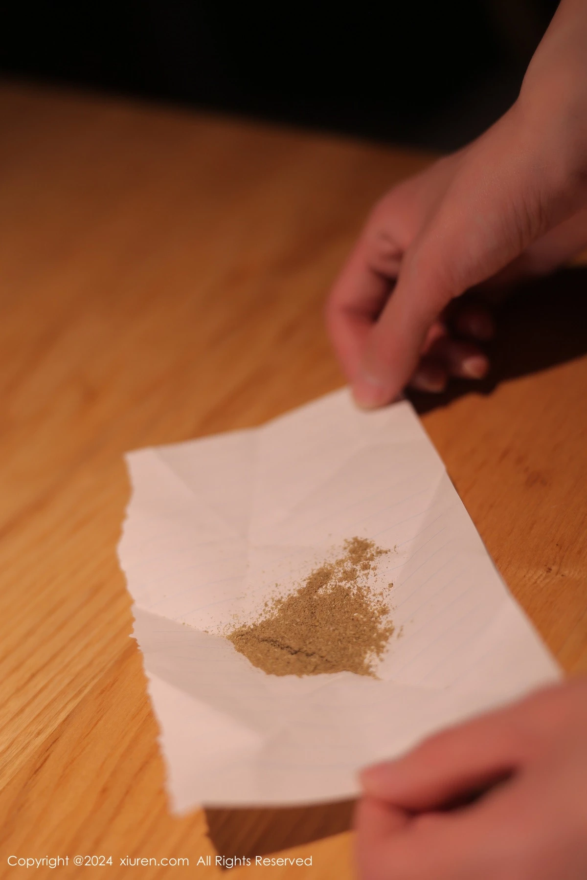 [XiuRen秀人网]No.8388_模特桃妖夭性感咖啡色围裙配超薄无内肉丝秀惹火身材诱惑写真94PXiuren秀人写真高清美女套图写真下载-看套图看套图