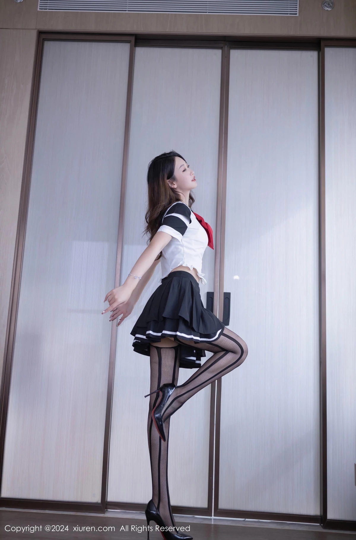 [XiuRen秀人网]No.8287_模特唐安琪私房性感白色内衣配黑丝吊袜秀曼妙身姿惹火诱惑写真80PXiuren秀人写真高清美女套图写真下载-看套图看套图