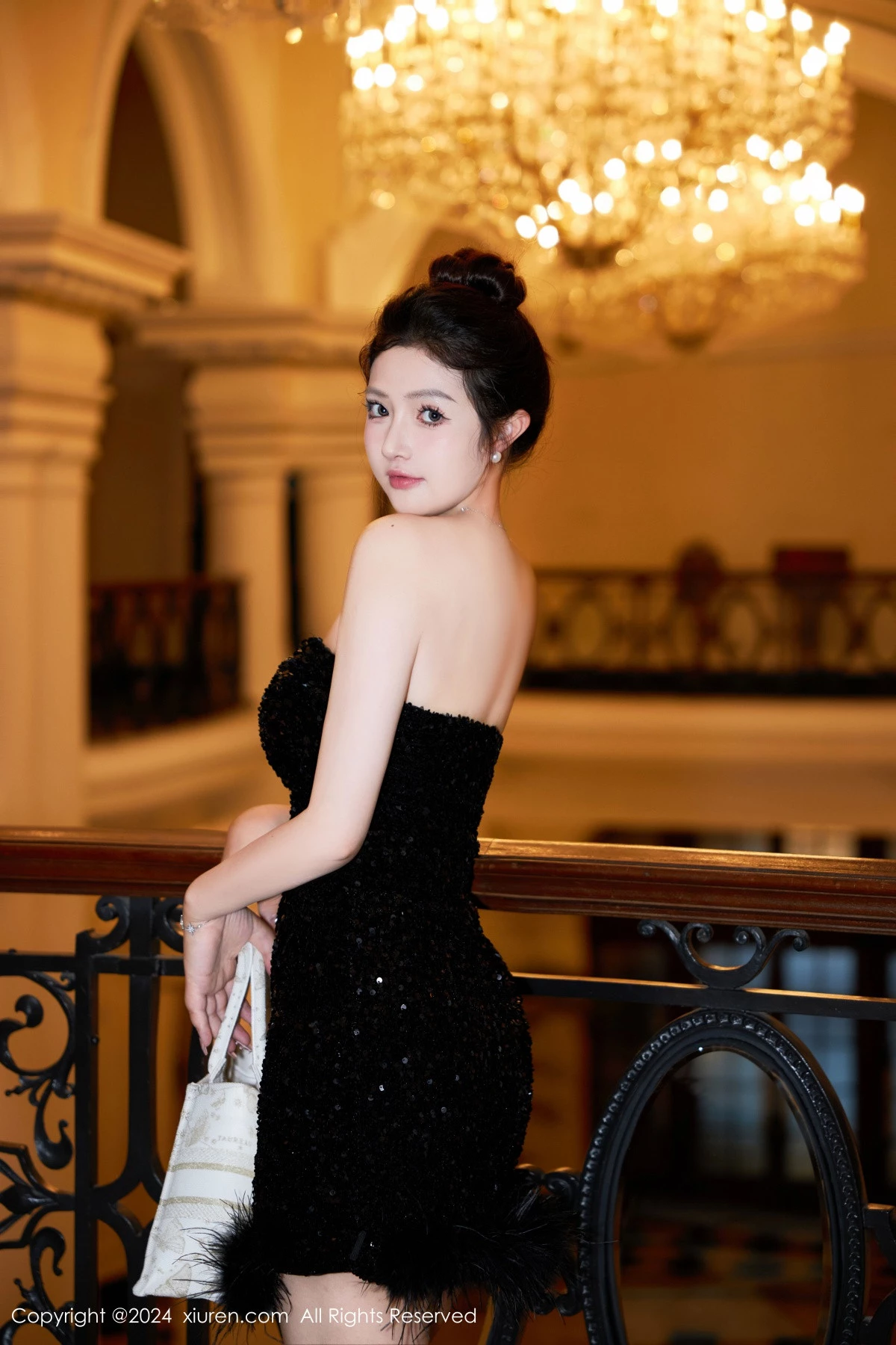 [XiuRen秀人网]No.8462_模特养乐多DoDo性感黑色小礼服露紫色情趣内衣配丝袜诱惑写真48PXiuren秀人写真高清美女套图写真下载-看套图看套图