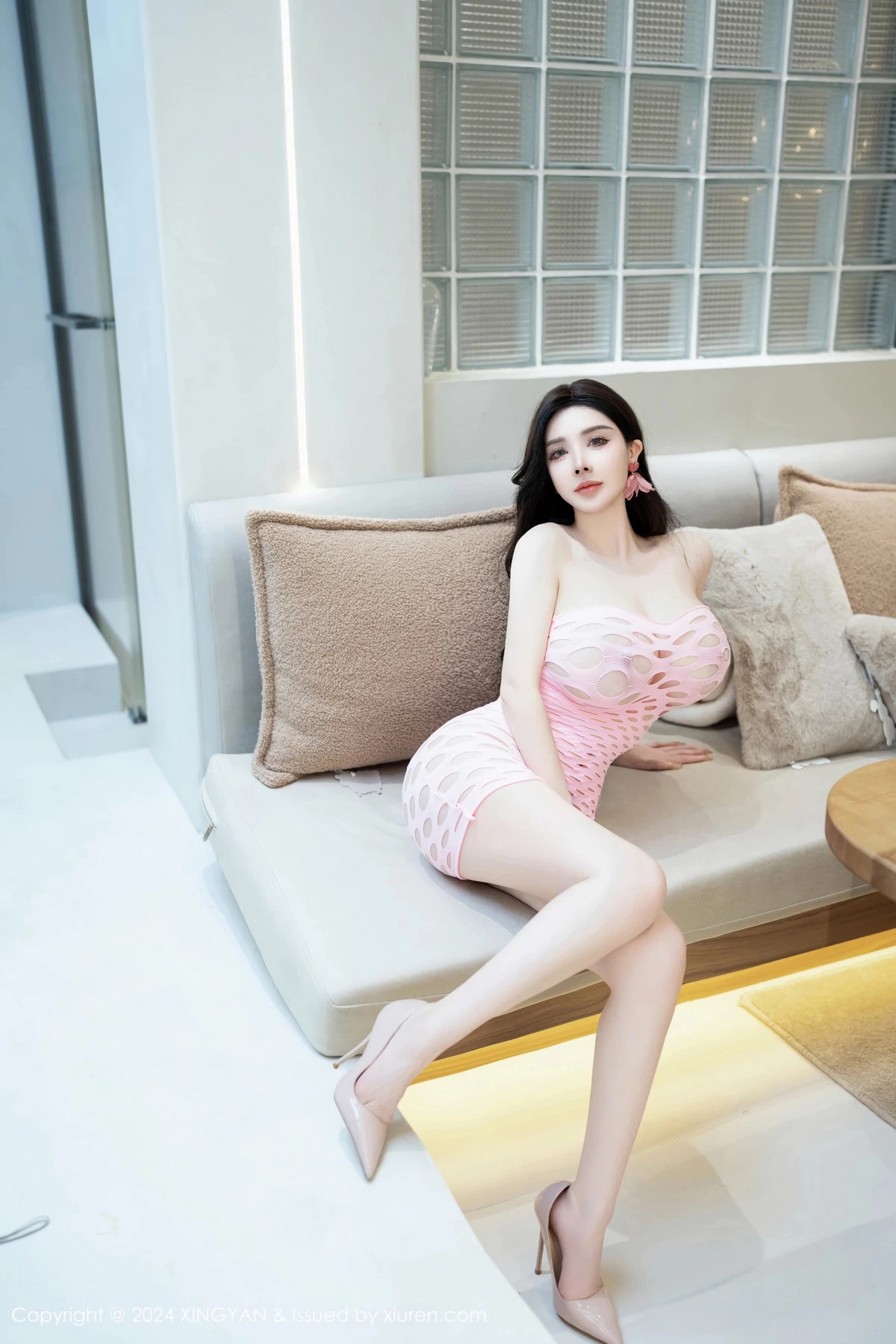 [XINGYAN星颜社]VOL.229_模特潘思沁私房性感粉色镂空连衣服饰秀丰满身材惹火诱惑写真83PXiuren秀人写真高清美女套图写真下载-看套图看套图