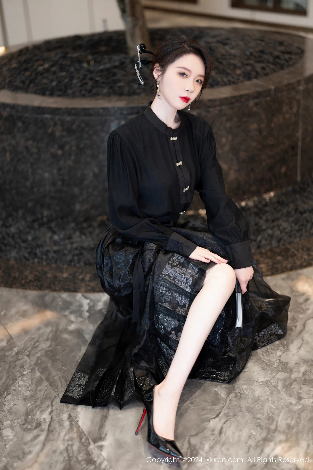 [XiuRen秀人网]No.8465_模特梦心玥性感黑色长裙露浅黄色内衣秀高挑曼妙身姿诱惑写真82PXiuren秀人写真高清美女套图写真下载-看套图看套图