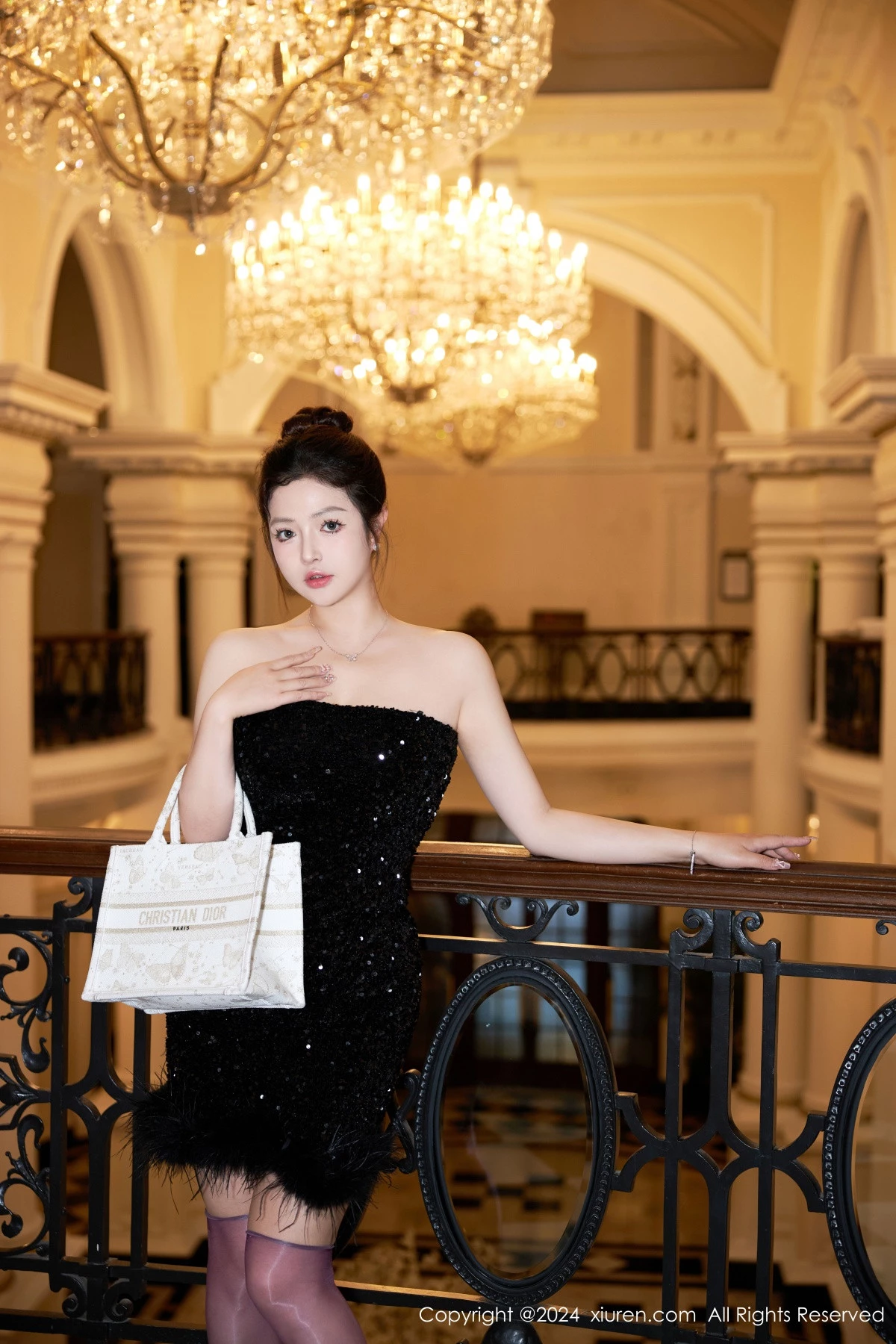 [XiuRen秀人网]No.8462_模特养乐多DoDo性感黑色小礼服露紫色情趣内衣配丝袜诱惑写真48PXiuren秀人写真高清美女套图写真下载-看套图看套图