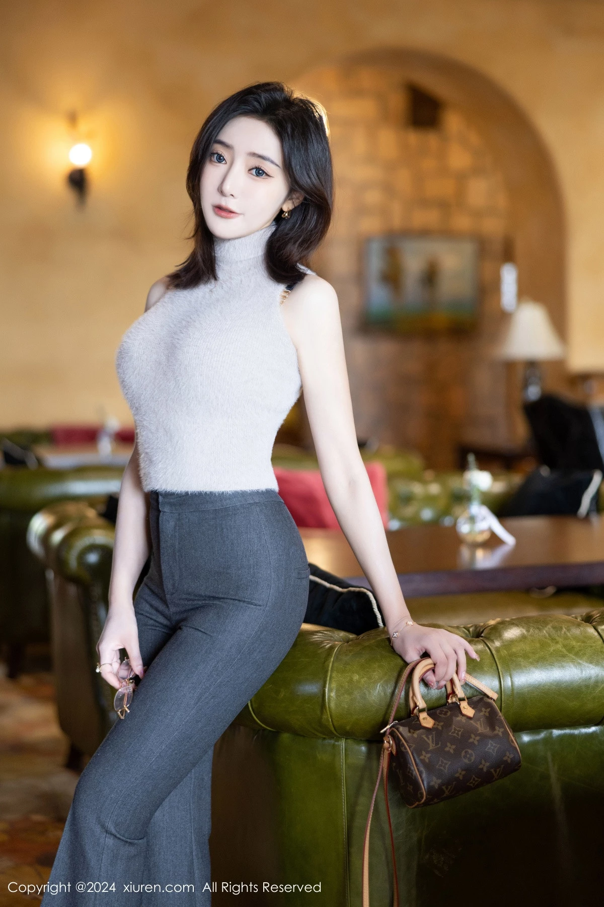 [XiuRen秀人网]No.8451_女神王馨瑶yanni私房性感豹纹内衣配超薄黑丝秀完美身材诱惑写真80PXiuren秀人写真高清美女套图写真下载-看套图看套图