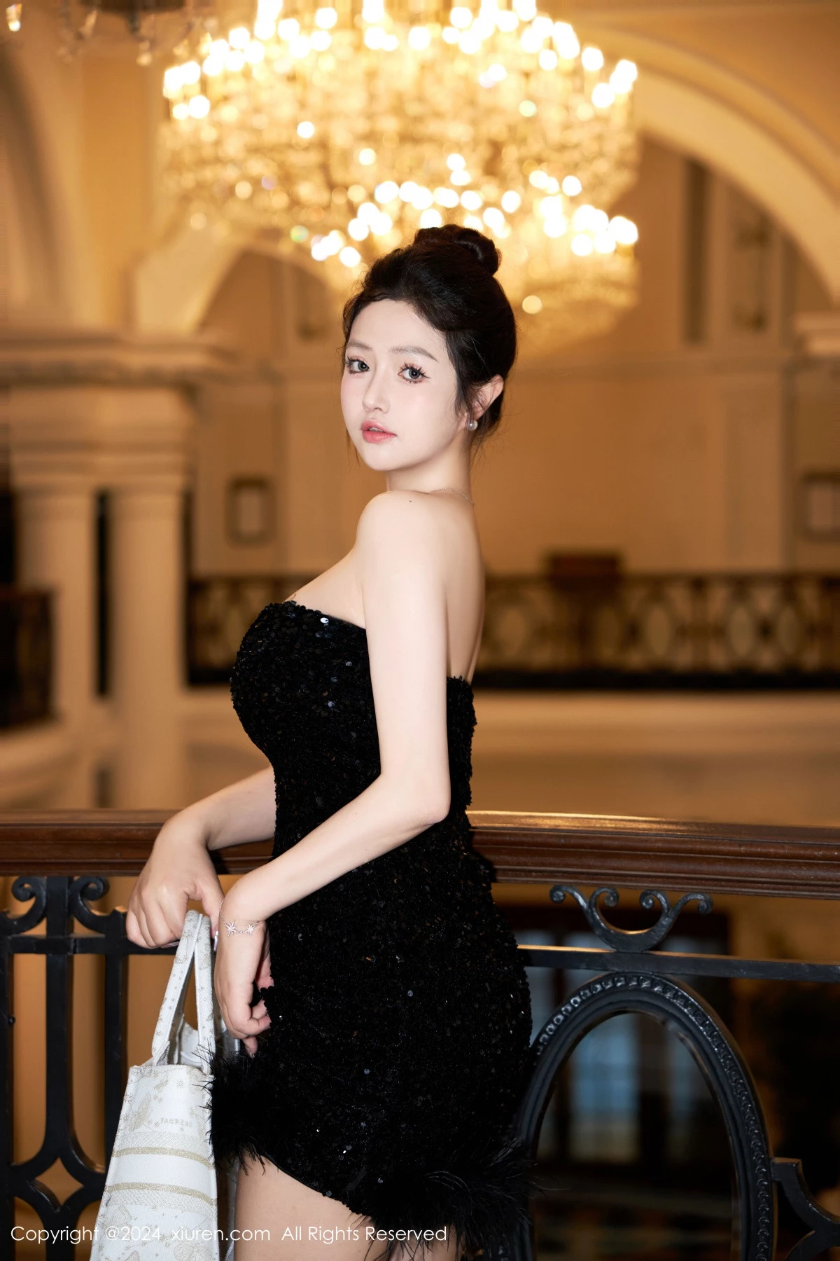 [XiuRen秀人网]No.8462_模特养乐多DoDo性感黑色小礼服露紫色情趣内衣配丝袜诱惑写真48PXiuren秀人写真高清美女套图写真下载-看套图看套图