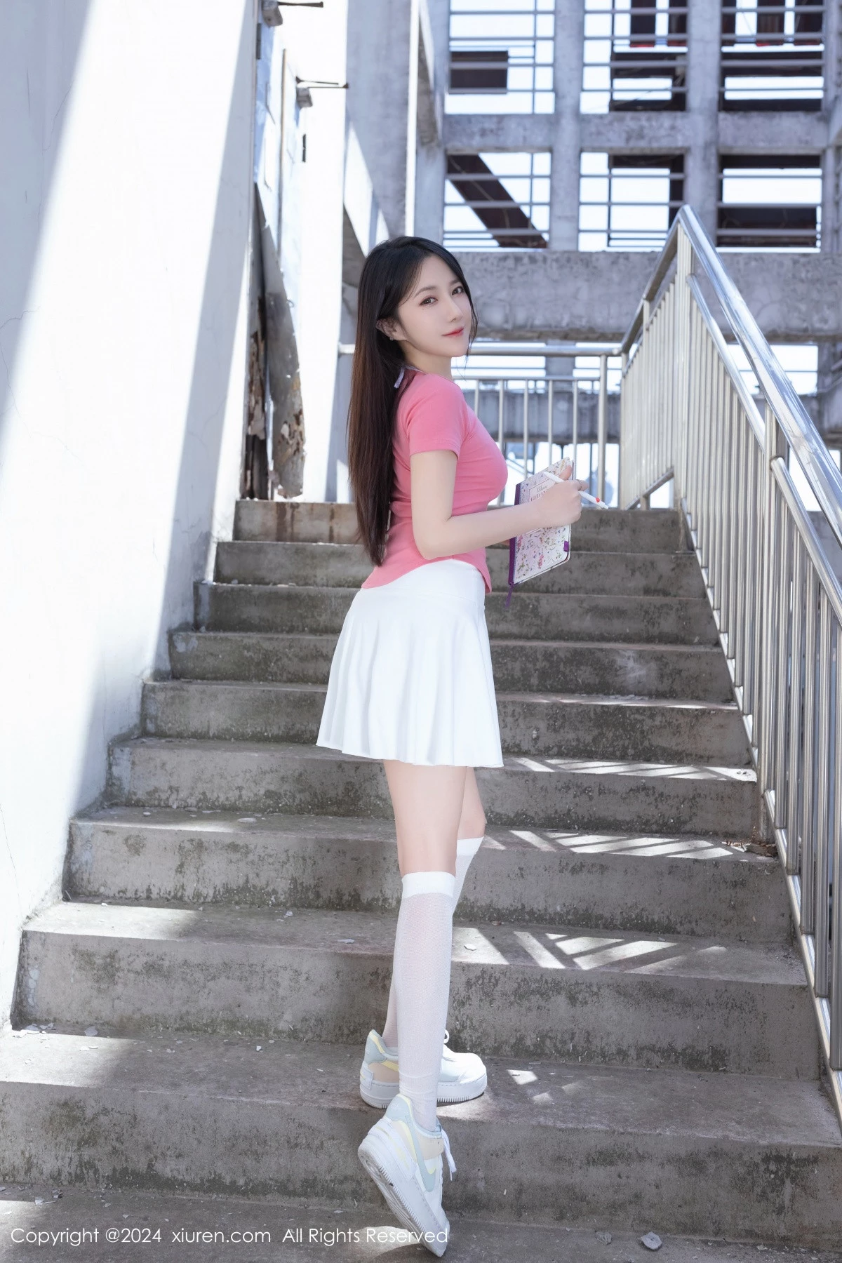 [XiuRen秀人网]No.8457_模特鱼子酱Fish粉色上衣配白色短裙露性感白色内衣完美诱惑写真80PXiuren秀人写真高清美女套图写真下载-看套图看套图