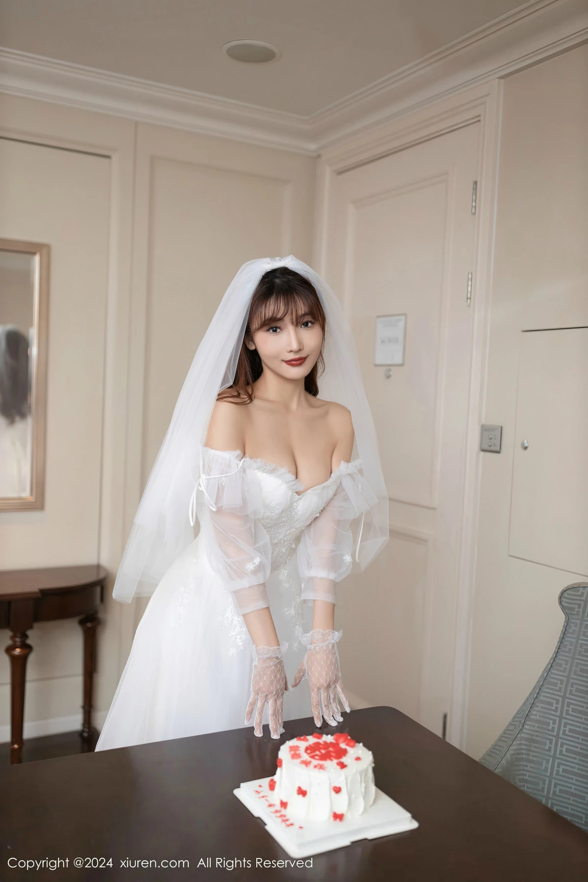 [XiuRen秀人网]No.8418_模特陆萱萱性感白色婚纱配超薄肉丝半脱秀惹火身材撩人诱惑写真80PXiuren秀人写真高清美女套图写真下载-看套图看套图