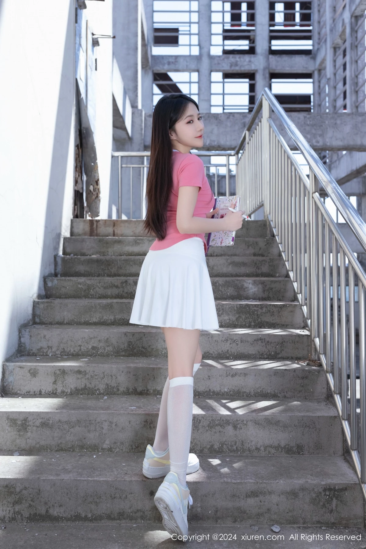 [XiuRen秀人网]No.8457_模特鱼子酱Fish粉色上衣配白色短裙露性感白色内衣完美诱惑写真80PXiuren秀人写真高清美女套图写真下载-看套图看套图