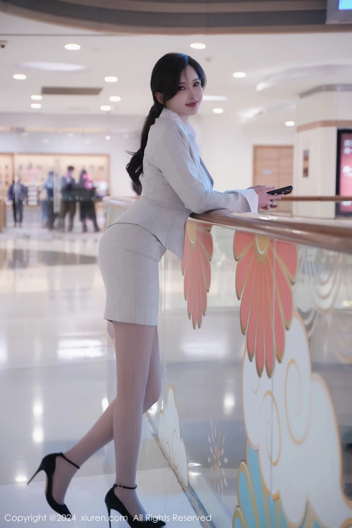 [XiuRen秀人网]No.8444_女神Carol周妍希性感职业装露粉色内衣配开档灰丝完美诱惑写真81PXiuren秀人写真高清美女套图写真下载-看套图看套图