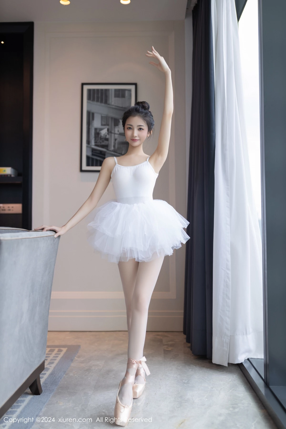 [XiuRen秀人网]No.8657_模特鱼尾fish私房性感白色芭蕾短裙配白丝袜秀美腿玉足迷人写真80PXiuren秀人写真高清美女套图写真下载-看套图看套图