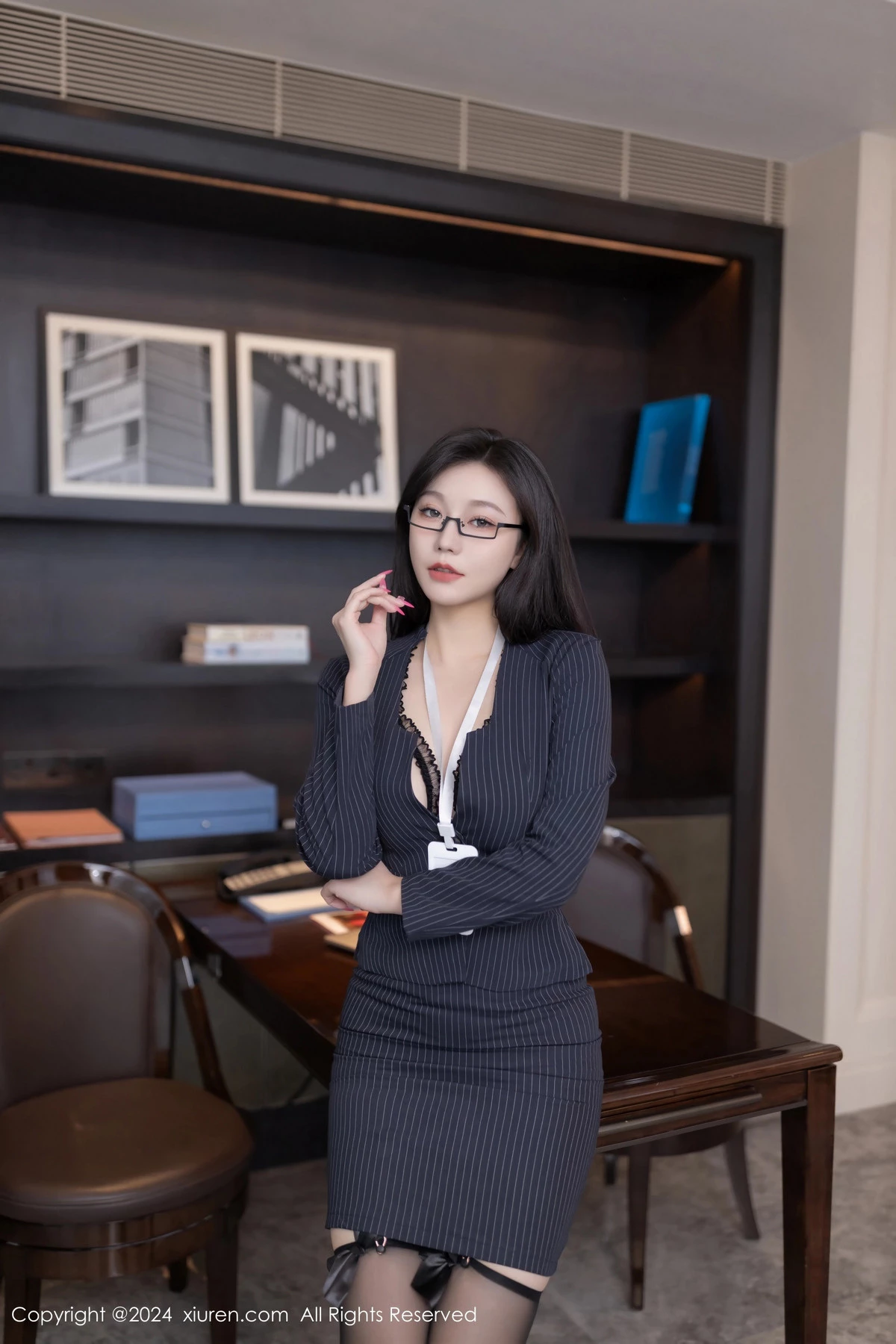 [XiuRen秀人网]No.8537_模特安然anran性感OL制服露黑色蕾丝内衣配黑丝袜惹火诱惑写真80PXiuren秀人写真高清美女套图写真下载-看套图看套图