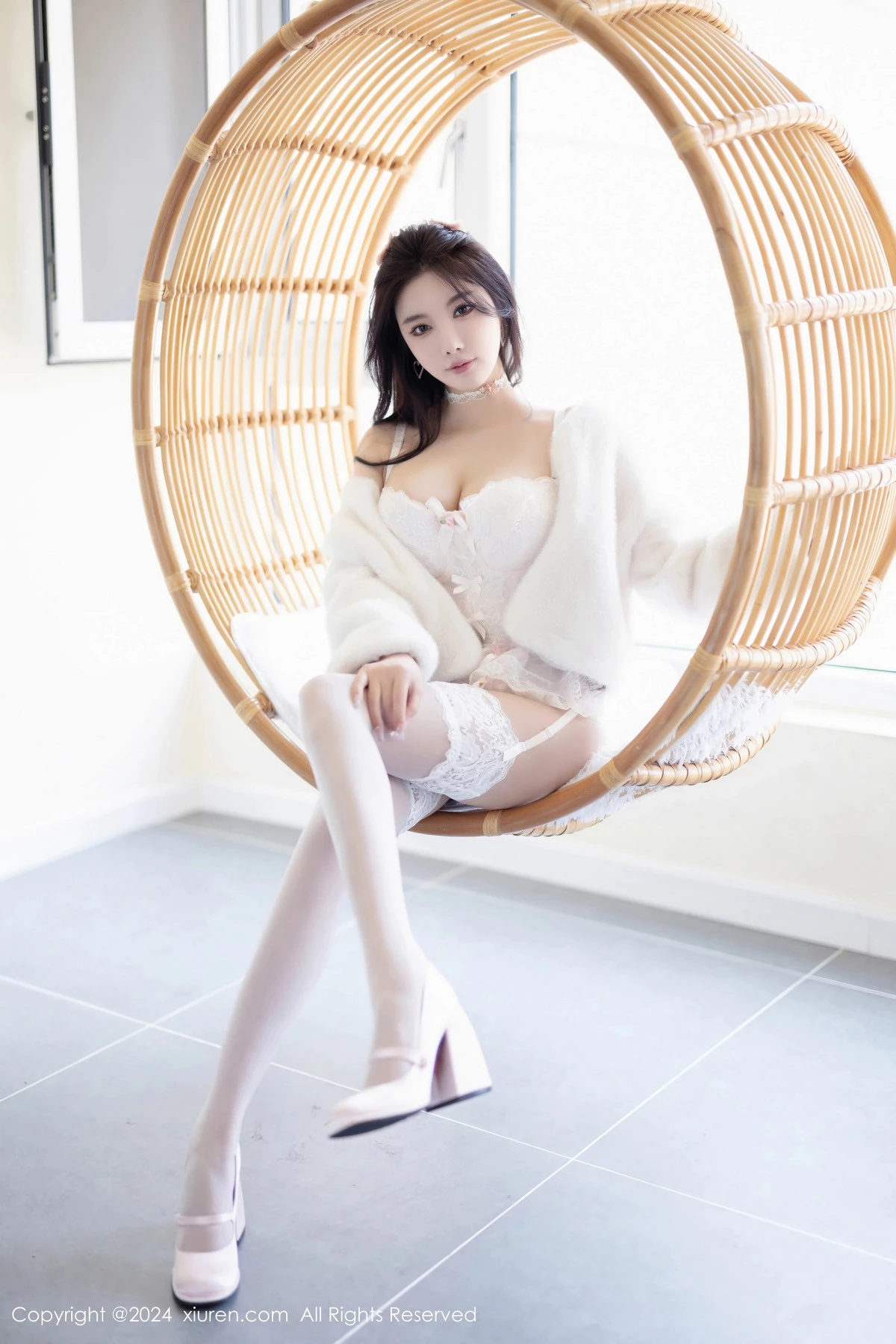 [XiuRen秀人网]No.8570_女神杨晨晨Yome性感白色连衣短裙配白丝吊袜秀完美身材诱惑写真80PXiuren秀人写真高清美女套图写真下载-看套图看套图