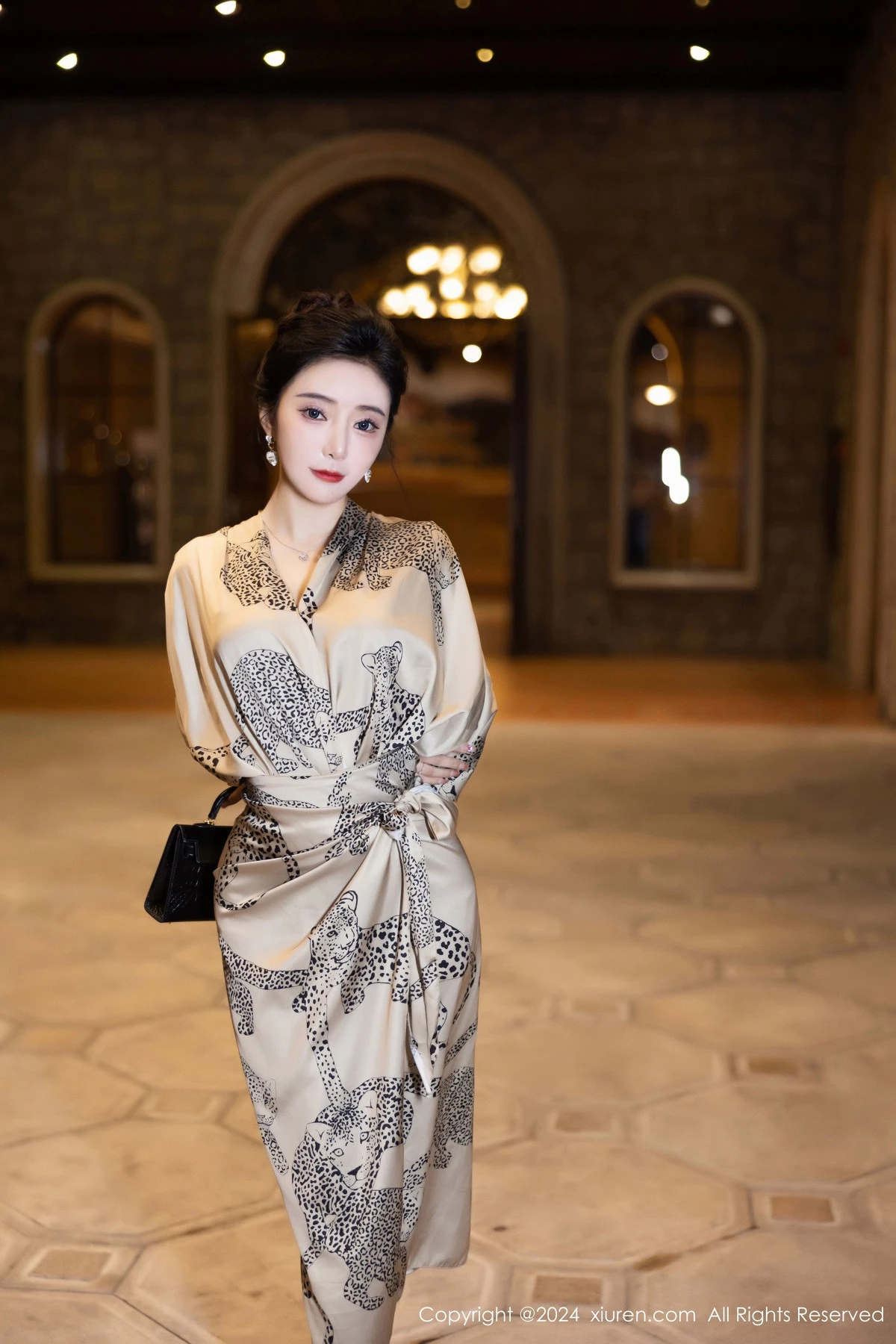 [XiuRen秀人网]No.8510_女神王馨瑶yanni性感睡衣露灰绿色内衣配超薄黑丝完美诱惑写真82PXiuren秀人写真高清美女套图写真下载-看套图看套图