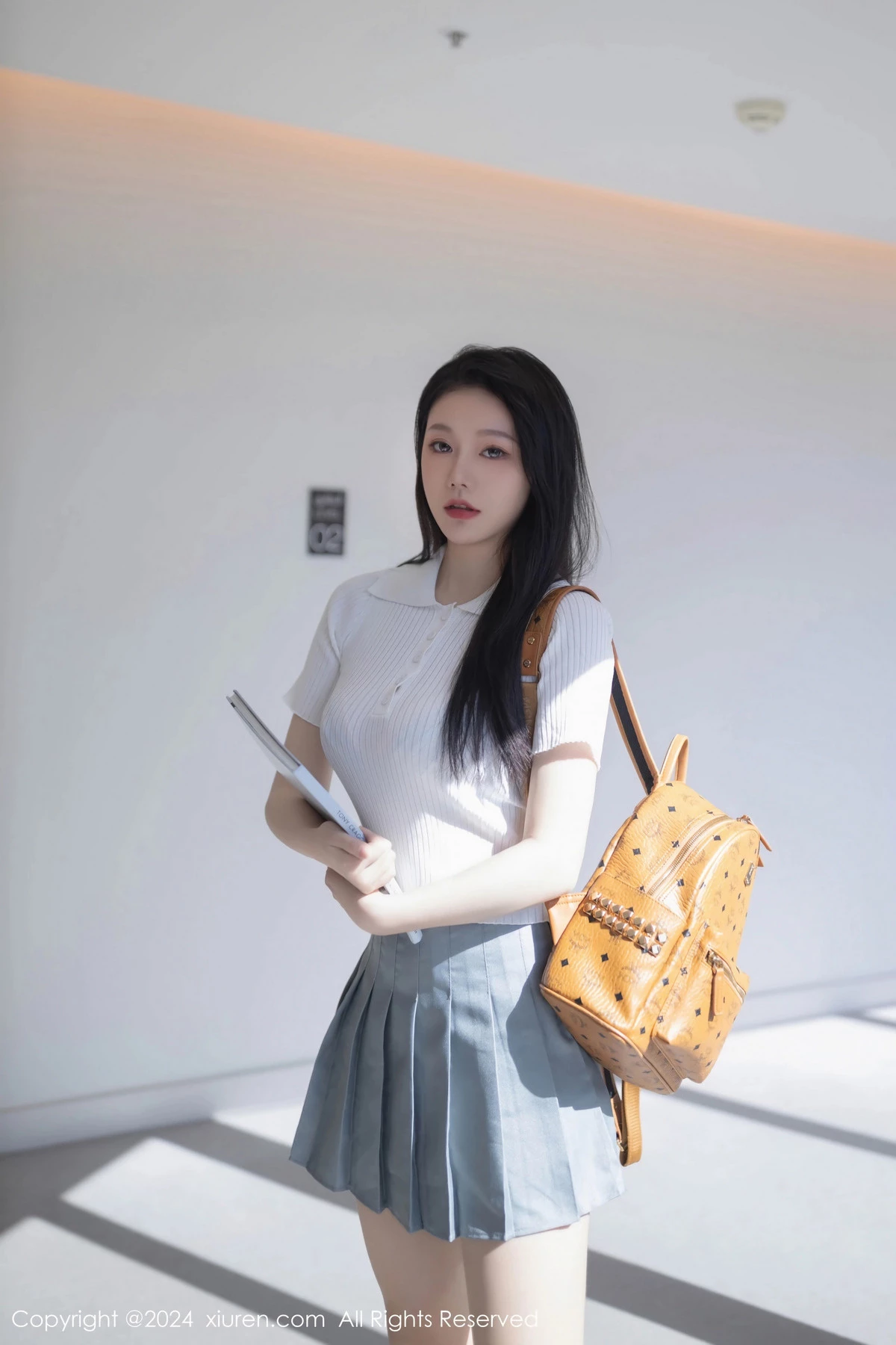 [XiuRen秀人网]No.8649_模特安然anran性感白色上衣配灰色短裙露蕾丝内衣撩人诱惑写真80PXiuren秀人写真高清美女套图写真下载-看套图看套图