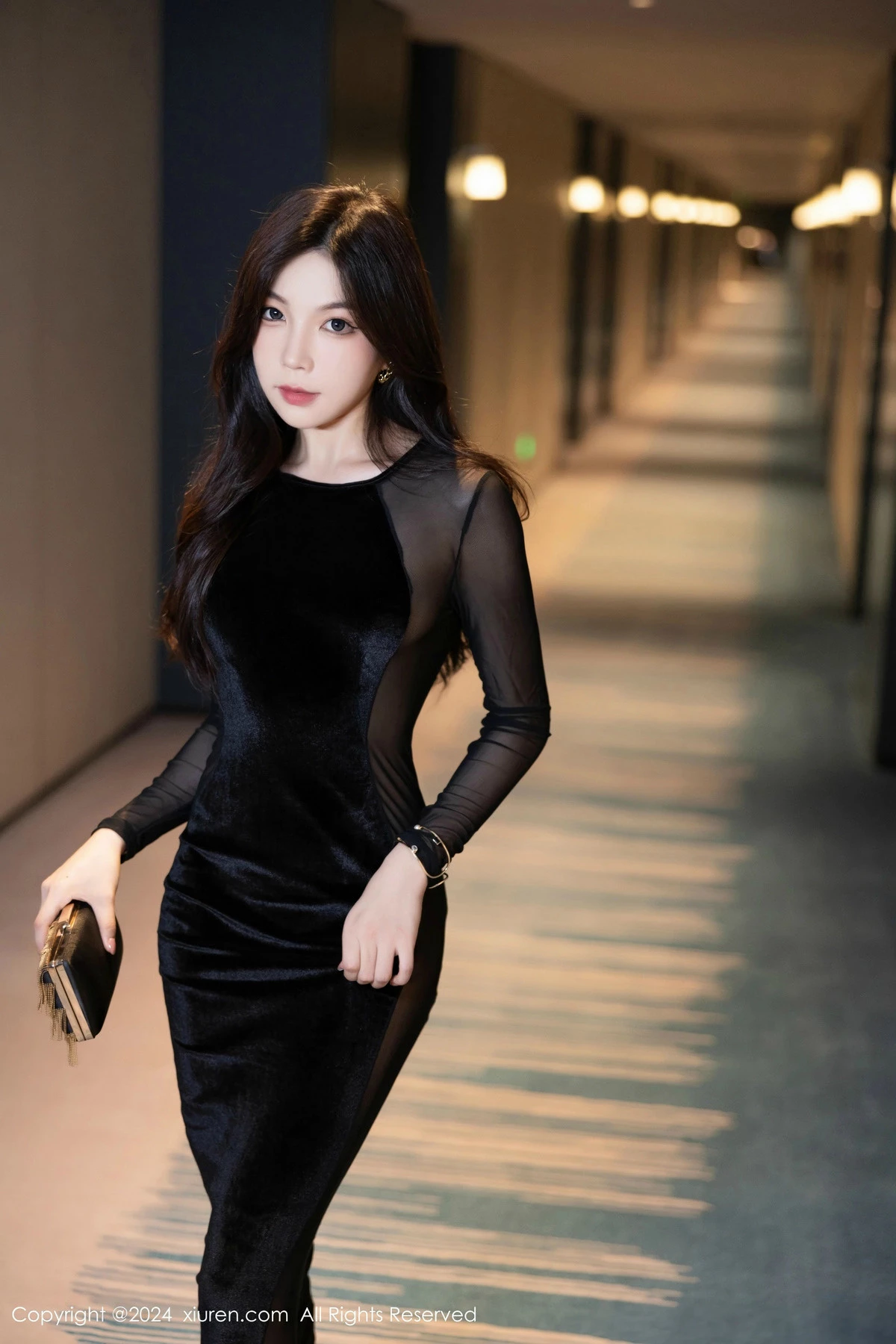 [XiuRen秀人网]No.8598_女神徐莉芝Booty性感黑色连衣裙+淡蓝色薄透连体衣迷人诱惑写真90PXiuren秀人写真高清美女套图写真下载-看套图看套图