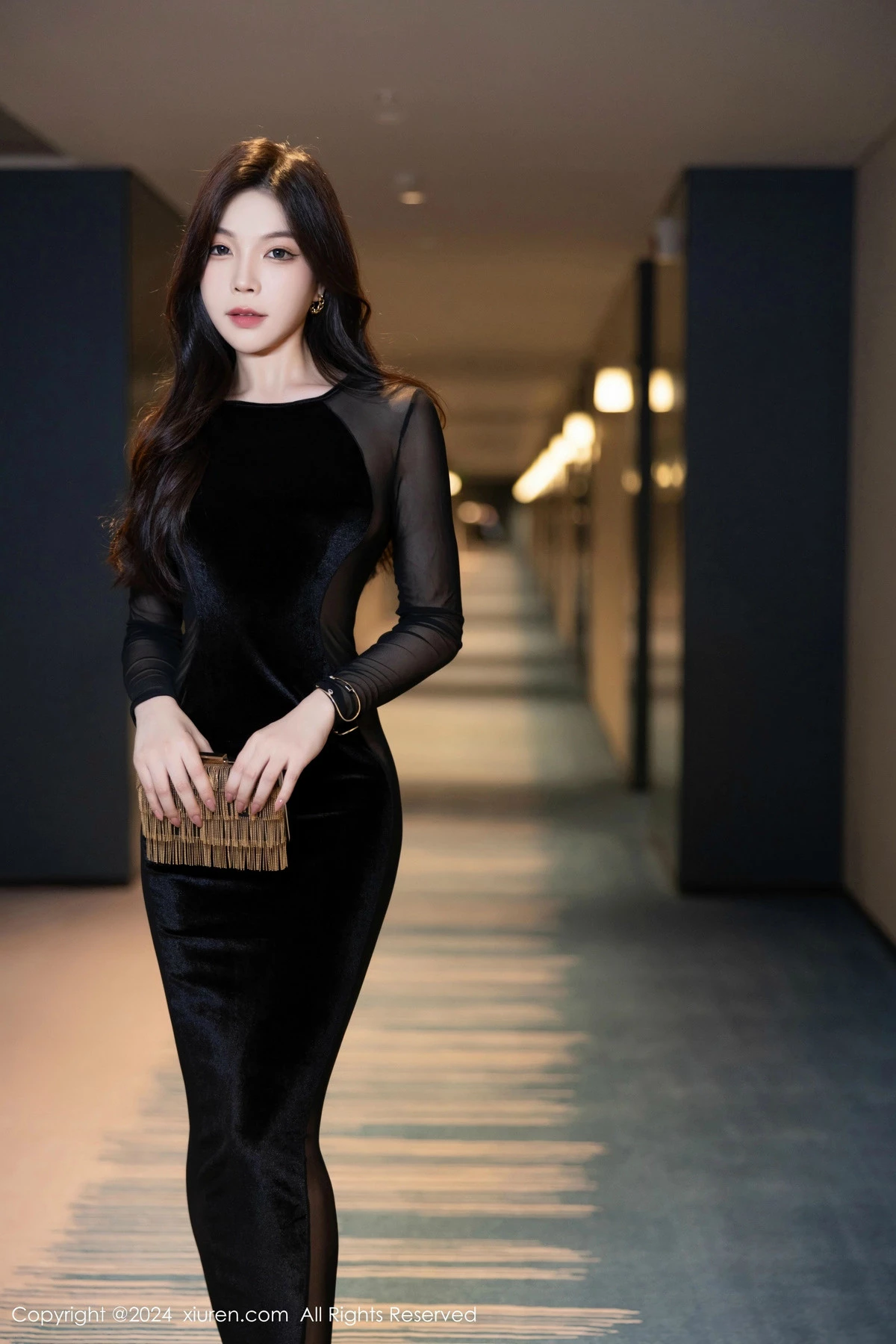 [XiuRen秀人网]No.8598_女神徐莉芝Booty性感黑色连衣裙+淡蓝色薄透连体衣迷人诱惑写真90PXiuren秀人写真高清美女套图写真下载-看套图看套图