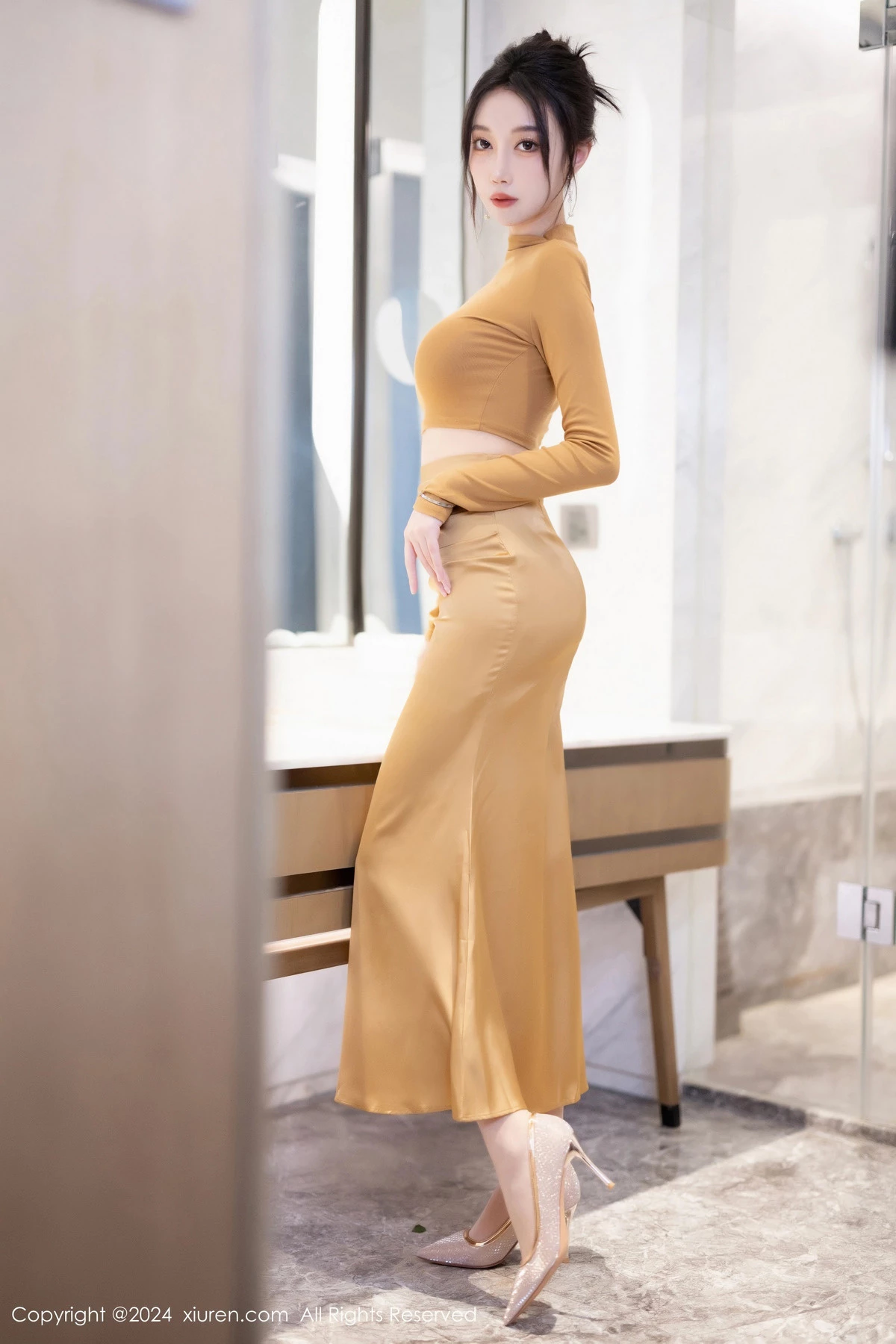 [XiuRen秀人网]No.8574_模特玥儿玥性感黄色长裙配原色丝袜+黑色情趣内衣惹火诱惑写真81PXiuren秀人写真高清美女套图写真下载-看套图看套图