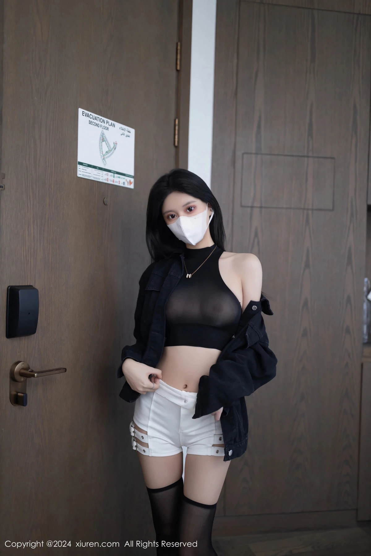 [XiuRen秀人网]No.8636_模特幼幼黑色外衣露性感黑色轻透内衣配黑丝袜秀美腿诱惑写真80PXiuren秀人写真高清美女套图写真下载-看套图看套图