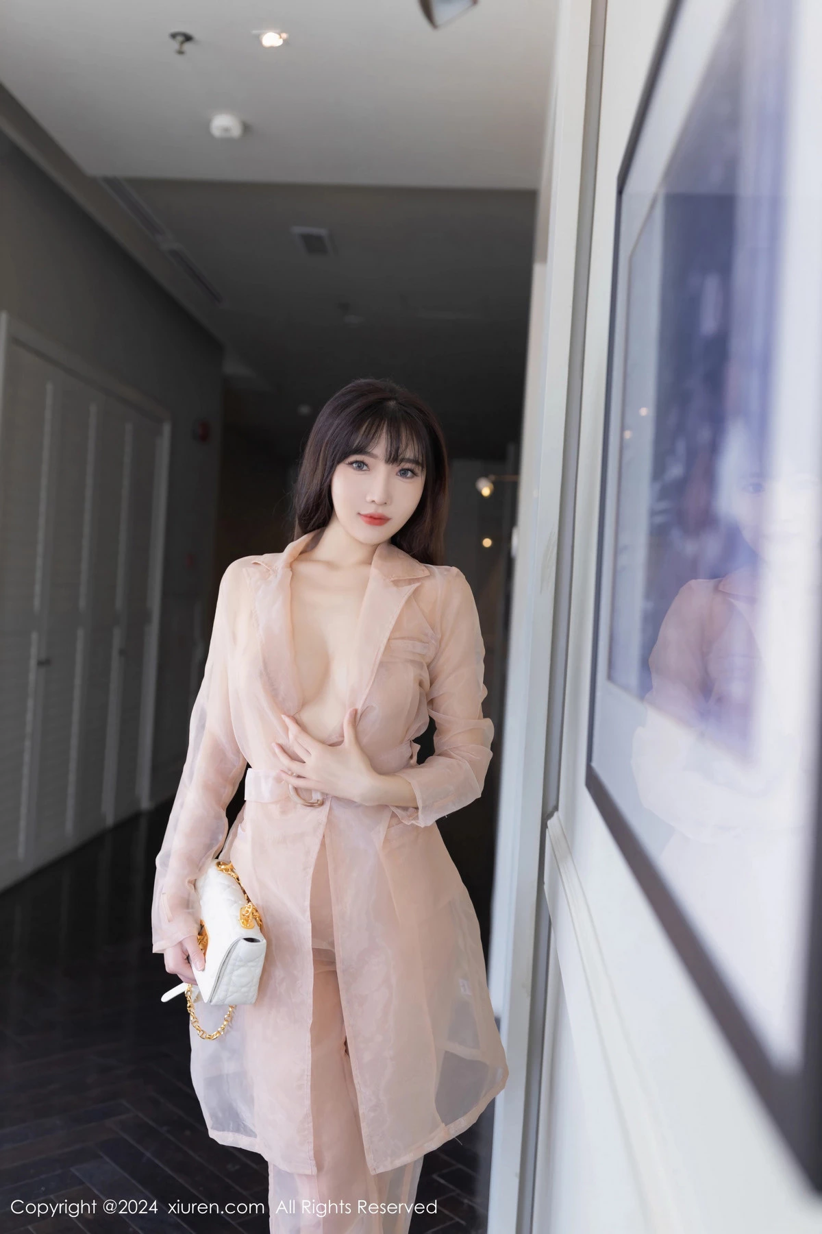 [XiuRen秀人网]No.8509_模特陆萱萱私房性感浅粉色透视西装半脱秀曼妙身材迷人诱惑写真80PXiuren秀人写真高清美女套图写真下载-看套图看套图
