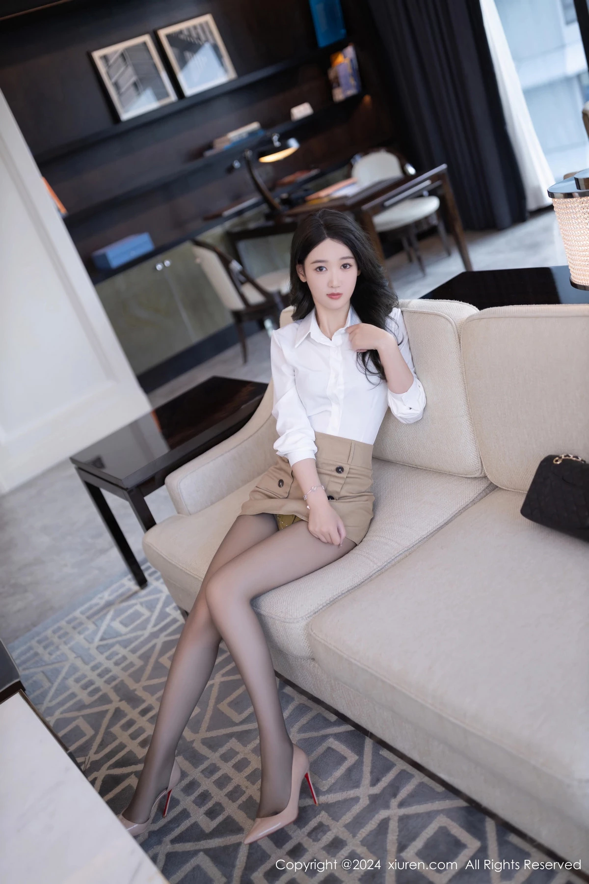 [XiuRen秀人网]No.8571_模特唐安琪性感白色OL服饰配超薄黑丝秀曼妙身姿迷人诱惑写真80PXiuren秀人写真高清美女套图写真下载-看套图看套图
