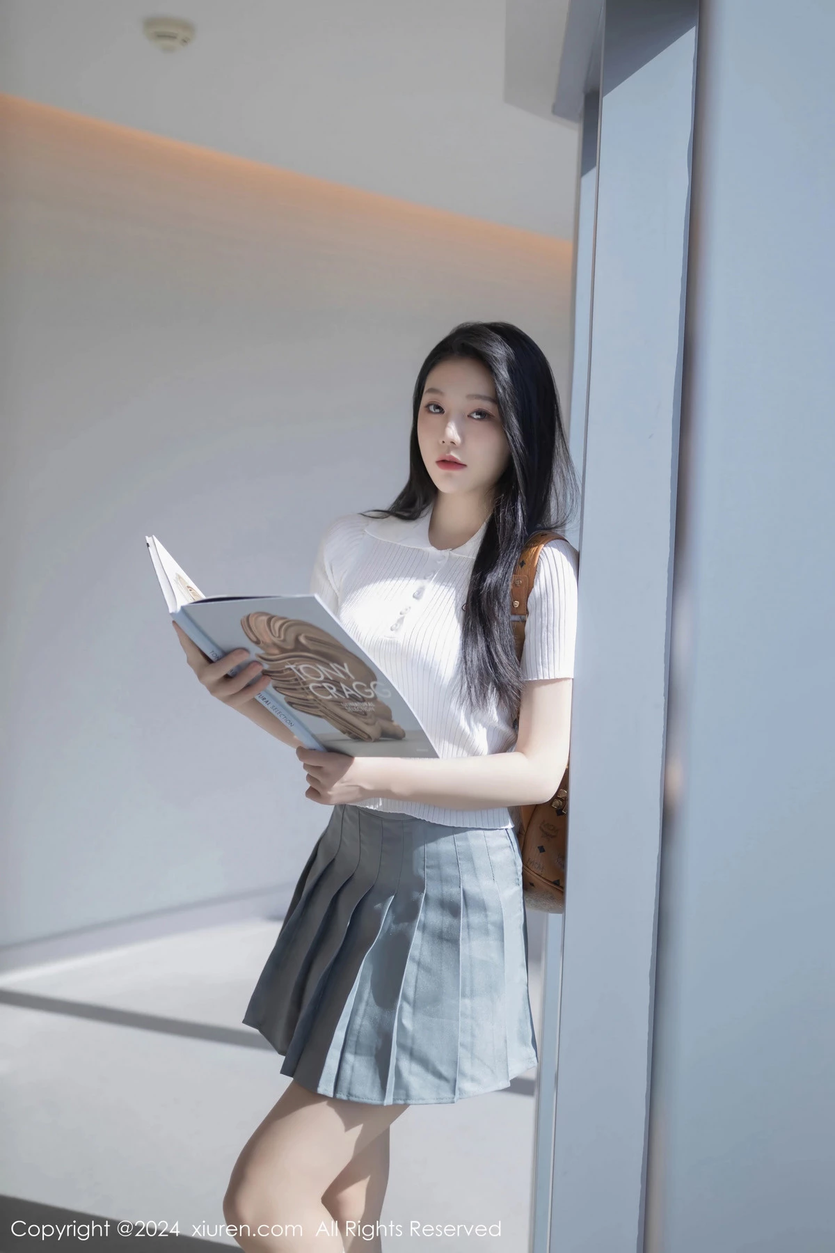 [XiuRen秀人网]No.8649_模特安然anran性感白色上衣配灰色短裙露蕾丝内衣撩人诱惑写真80PXiuren秀人写真高清美女套图写真下载-看套图看套图