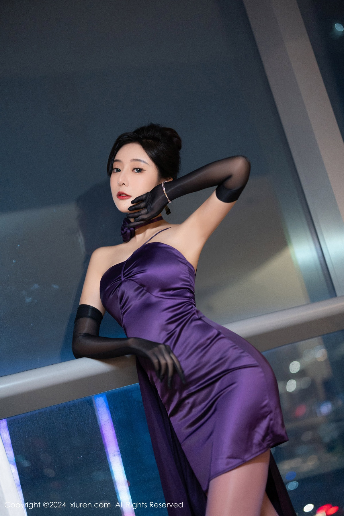 [XiuRen秀人网]No.8698_女神王馨瑶yanni性感紫色露肩连衣裙配紫丝袜秀完美身材诱惑写真80PXiuren秀人写真高清美女套图写真下载-看套图看套图