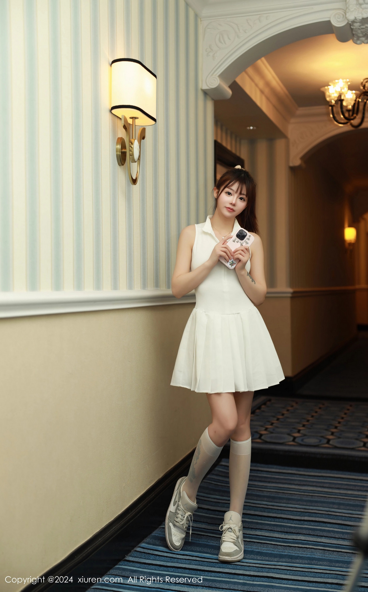 [XiuRen秀人网]No.8685_模特佘贝拉Bella性感白色连衣裙配珍珠情趣内衣秀完美身材写真65PXiuren秀人写真高清美女套图写真下载-看套图看套图