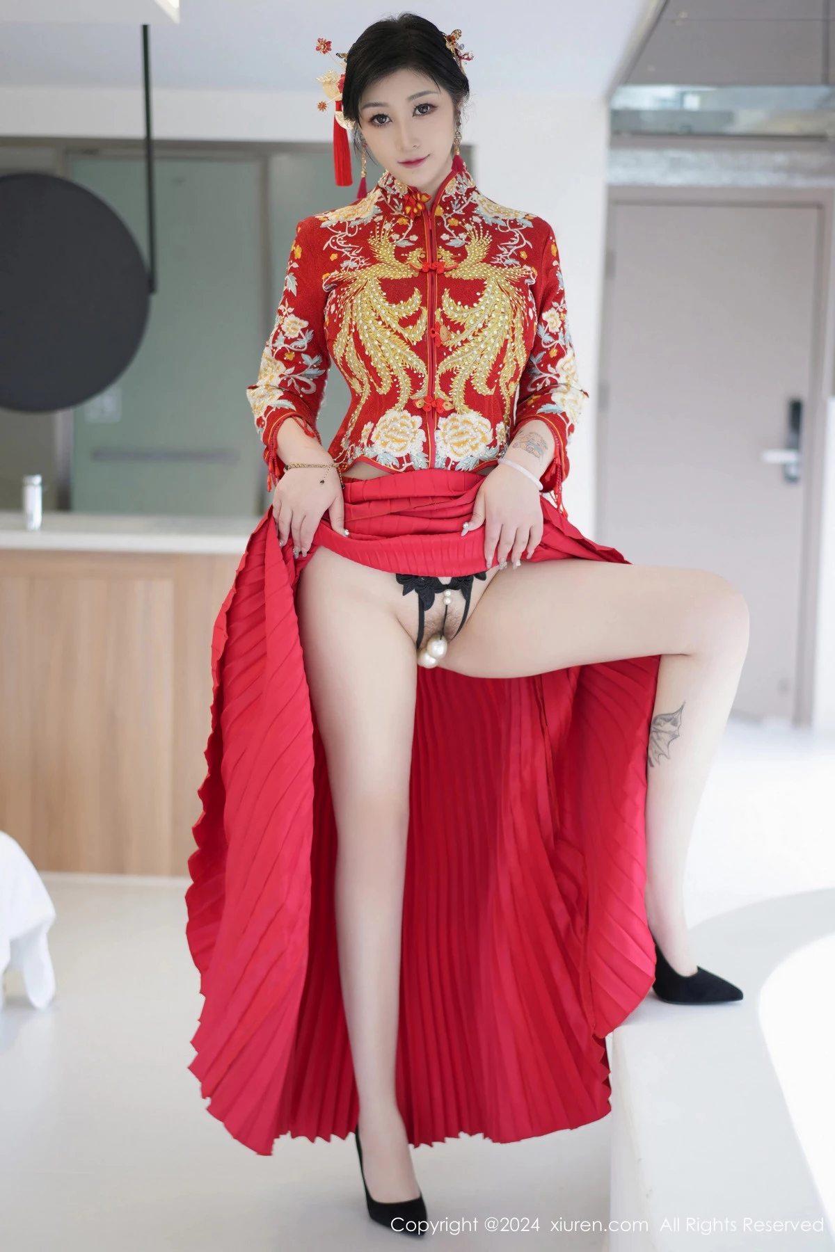 [XiuRen秀人网]No.8521_女神妲己_Toxic性感红色新娘装扮半脱秀丰腴身姿撩人诱惑写真71PXiuren秀人写真高清美女套图写真下载-看套图看套图