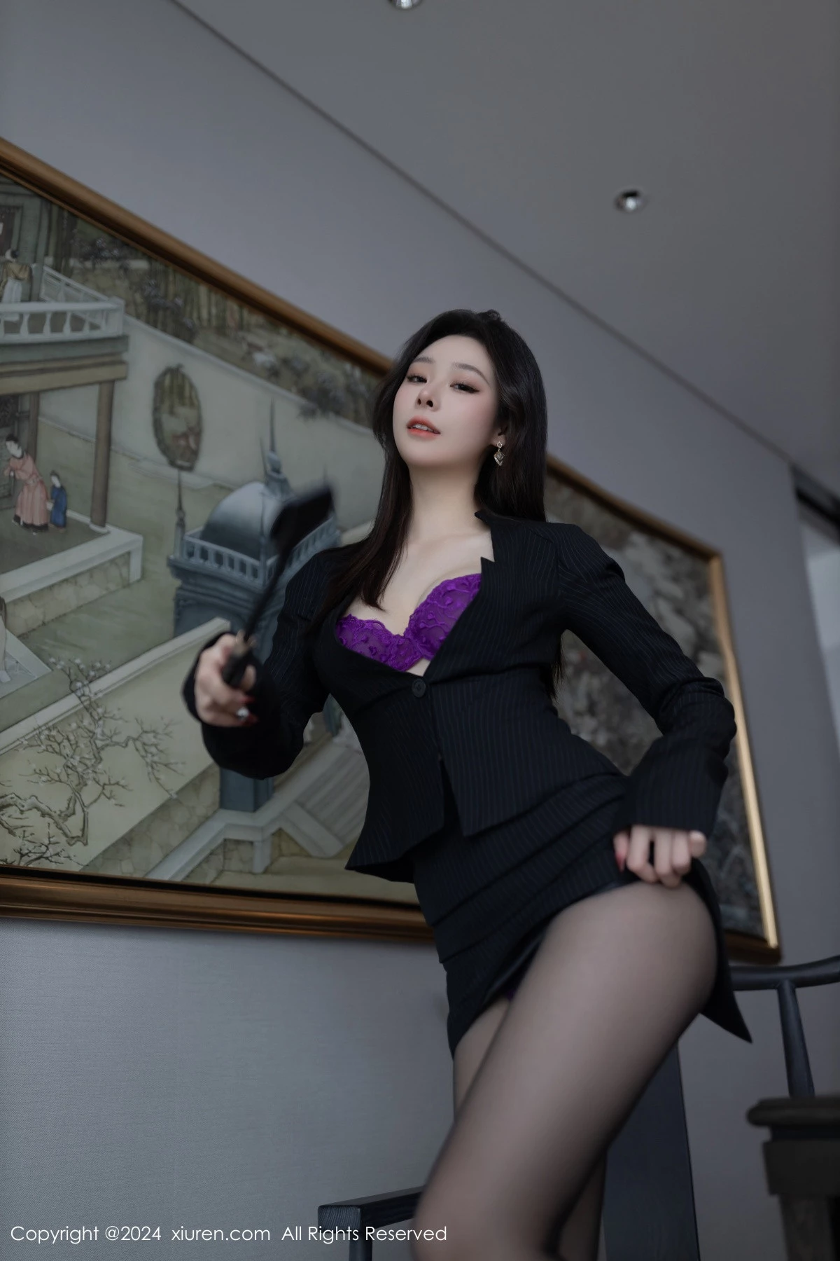 [XiuRen秀人网]No.8626_模特小逗逗黑色秘书OL服饰露紫色内衣配超薄黑丝极致魅惑写真81PXiuren秀人写真高清美女套图写真下载-看套图看套图