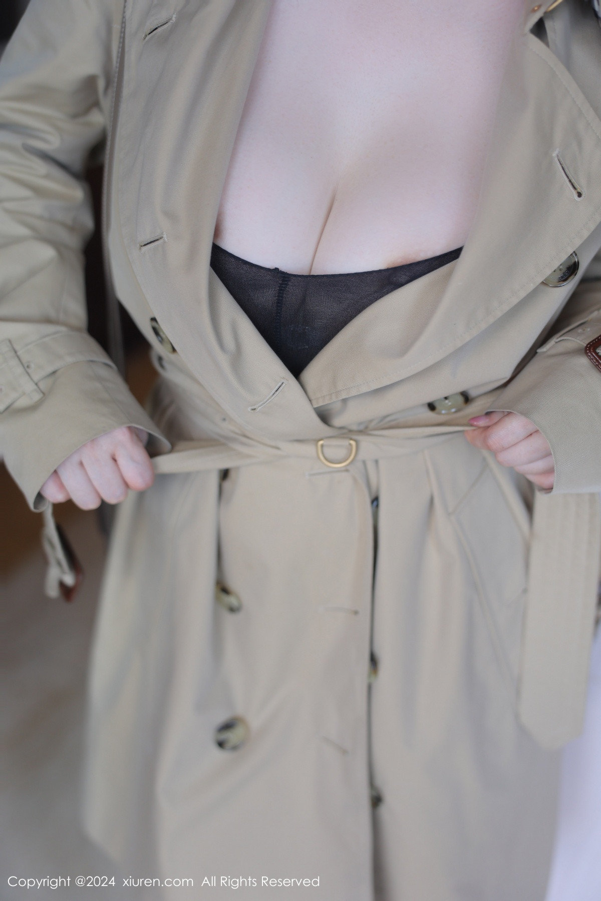 [XiuRen秀人网]No.8747_模特白茹雪浅色风衣露性感黑色情趣内衣秀丰腴身姿惹火诱惑写真84PXiuren秀人写真高清美女套图写真下载-看套图看套图