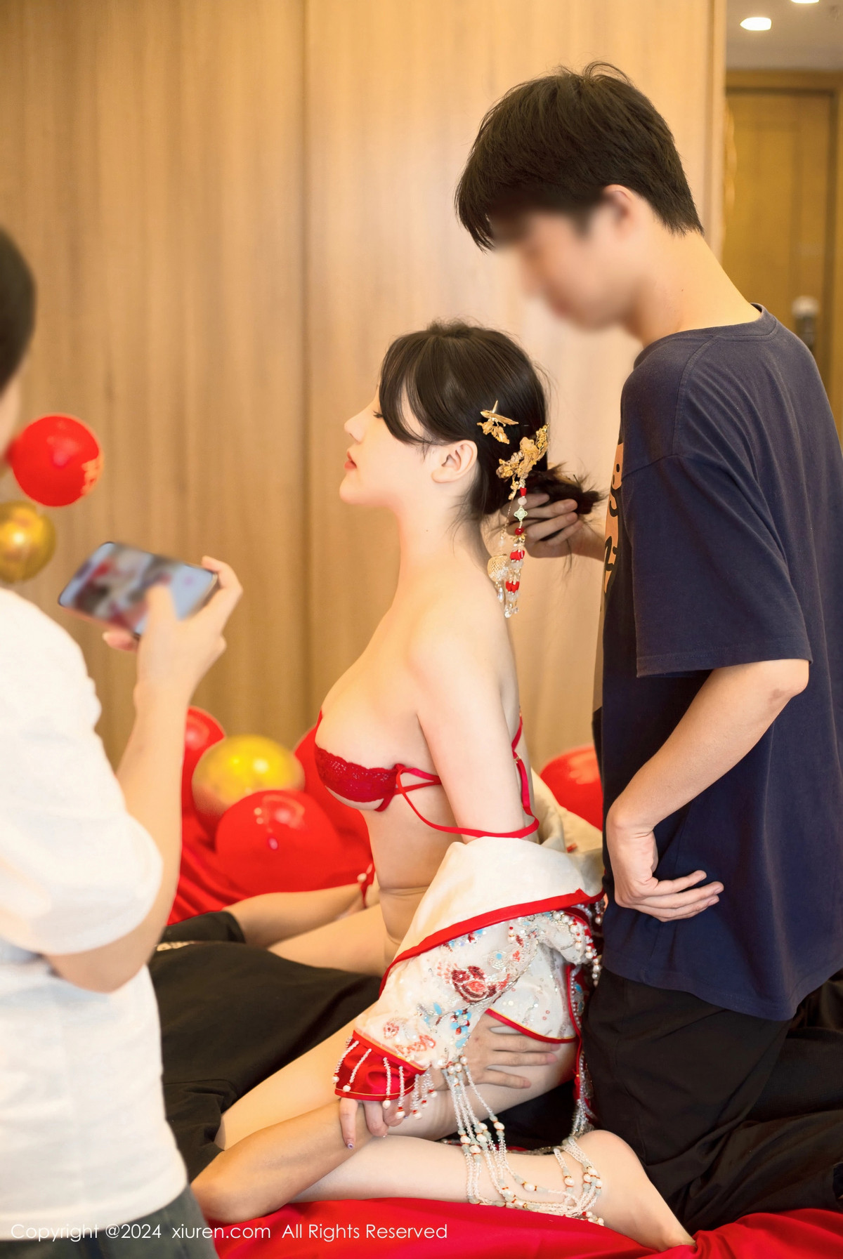 [XiuRen秀人网]No.8780_模特豆瓣酱闹新娘主题红色新娘装配超薄肉丝秀丰腴身材诱惑写真111PXiuren秀人写真高清美女套图写真下载-看套图看套图